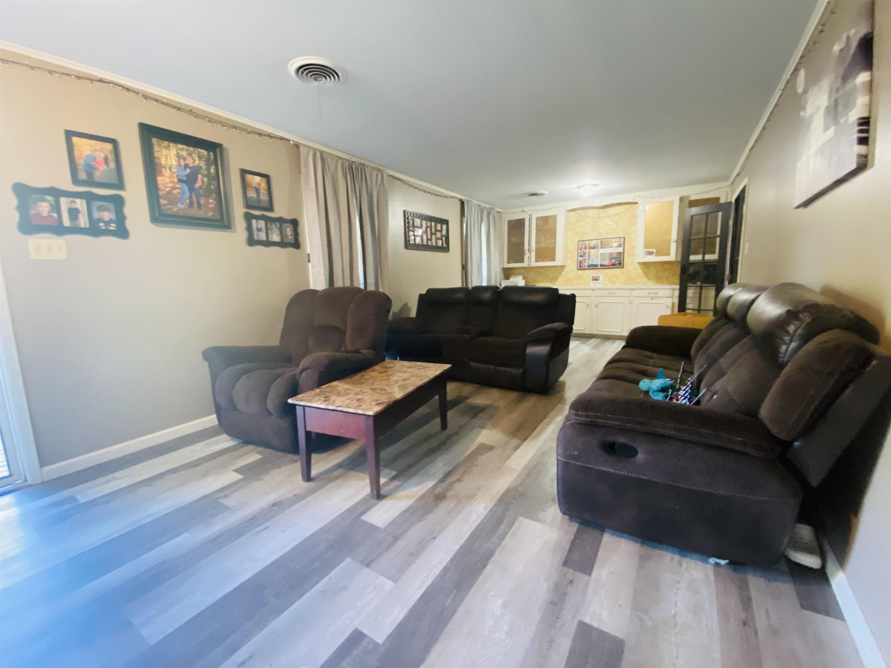 632 Sharp Property Photo 2