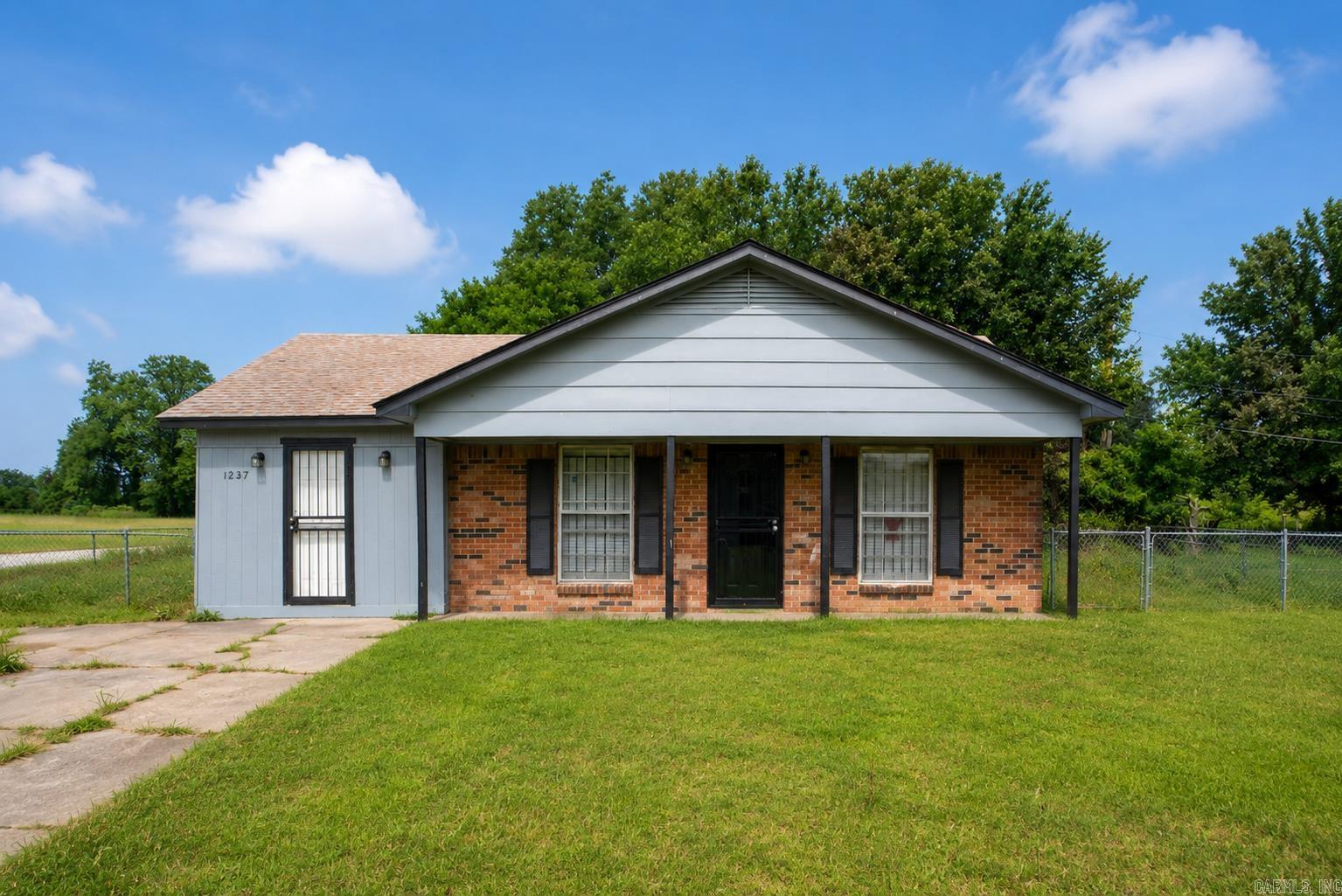 1237 Short Street Property Photo 1