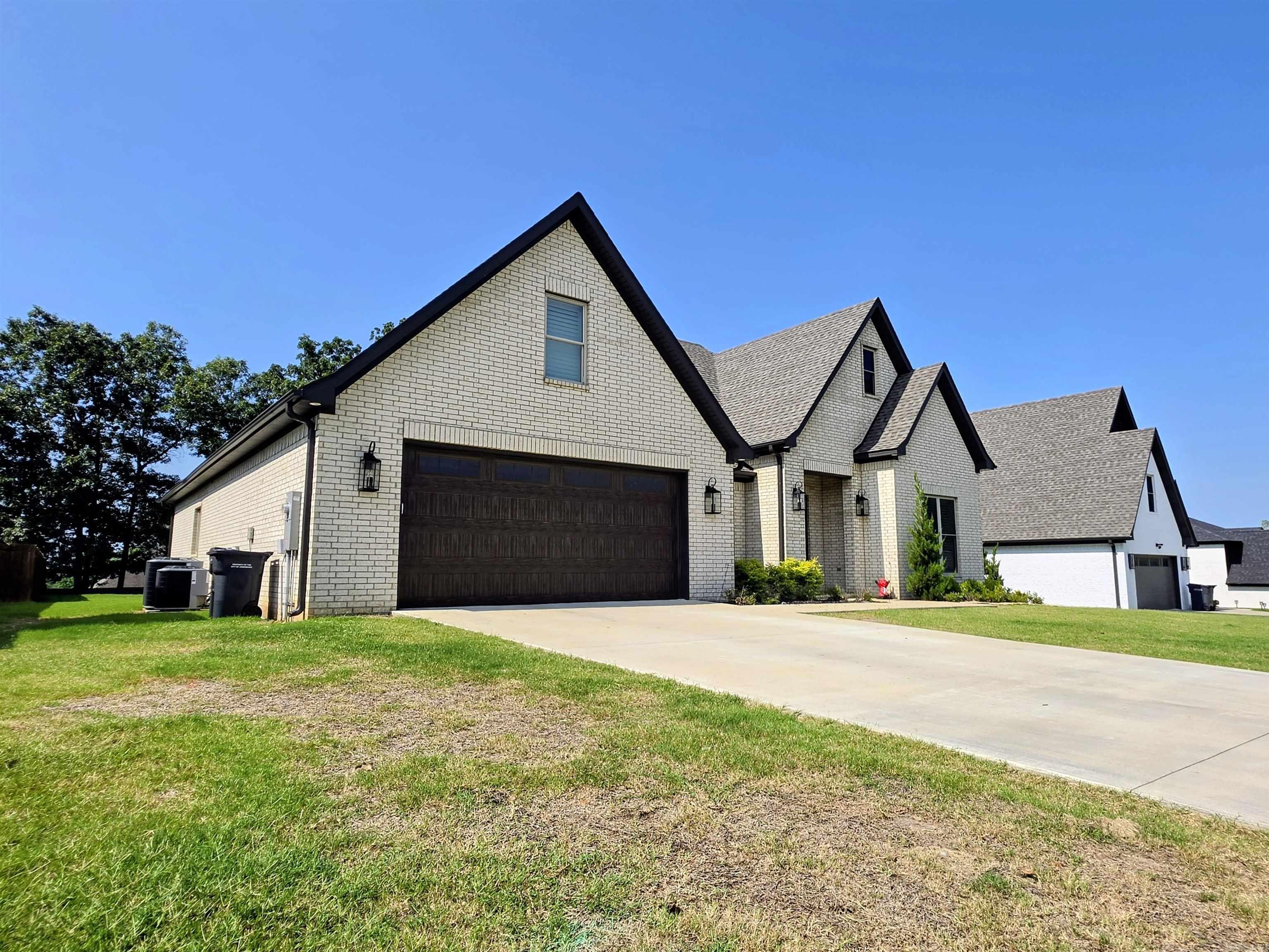 2227 Addison Cove Property Photo 4