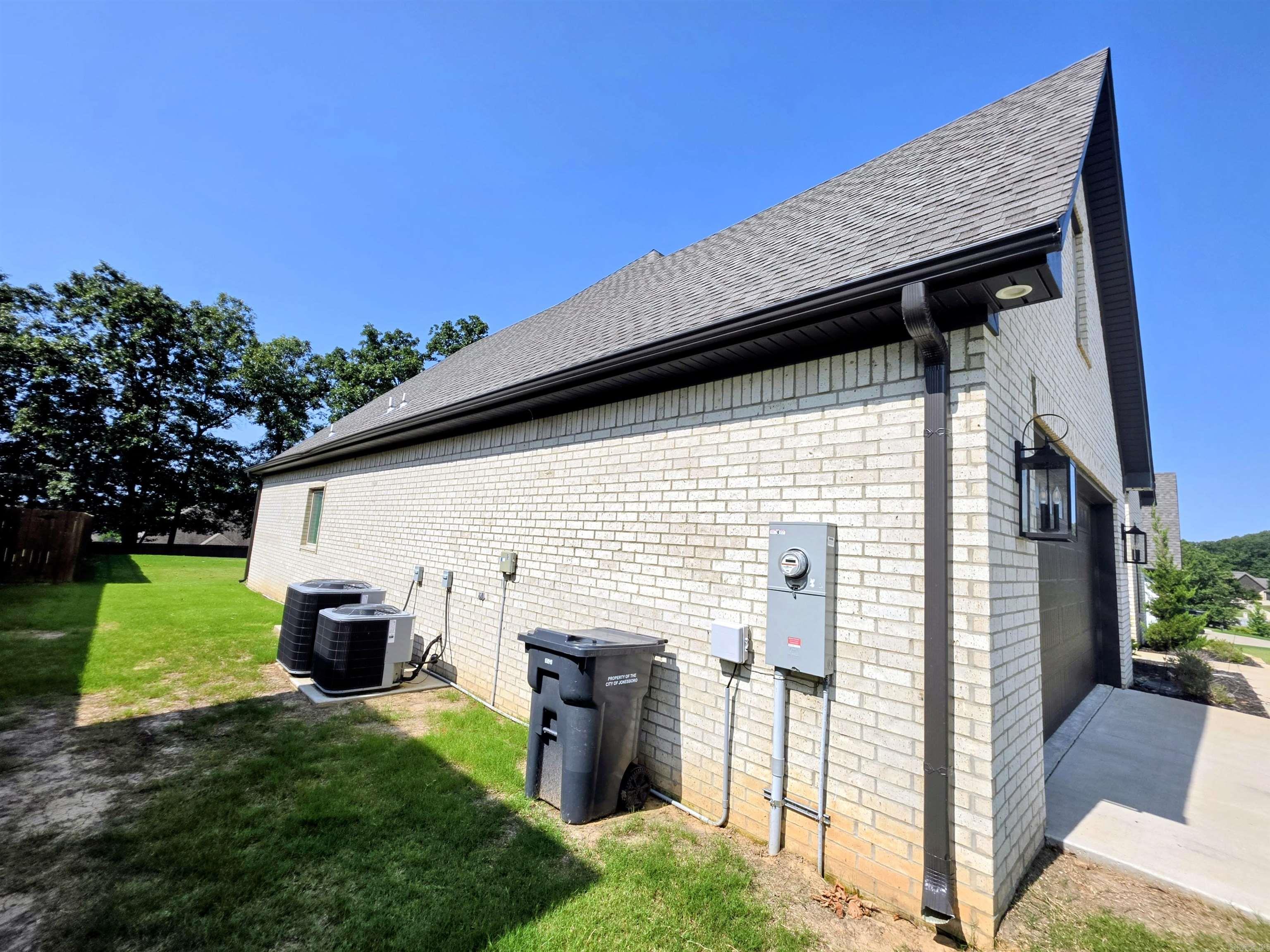 2227 Addison Cove Property Photo 6