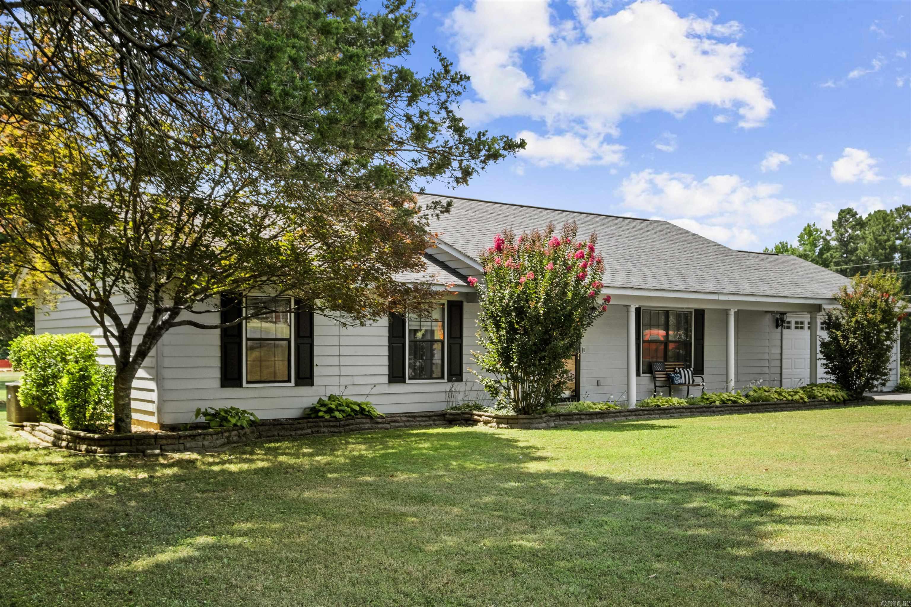 60 Andrew Dr Property Photo 2