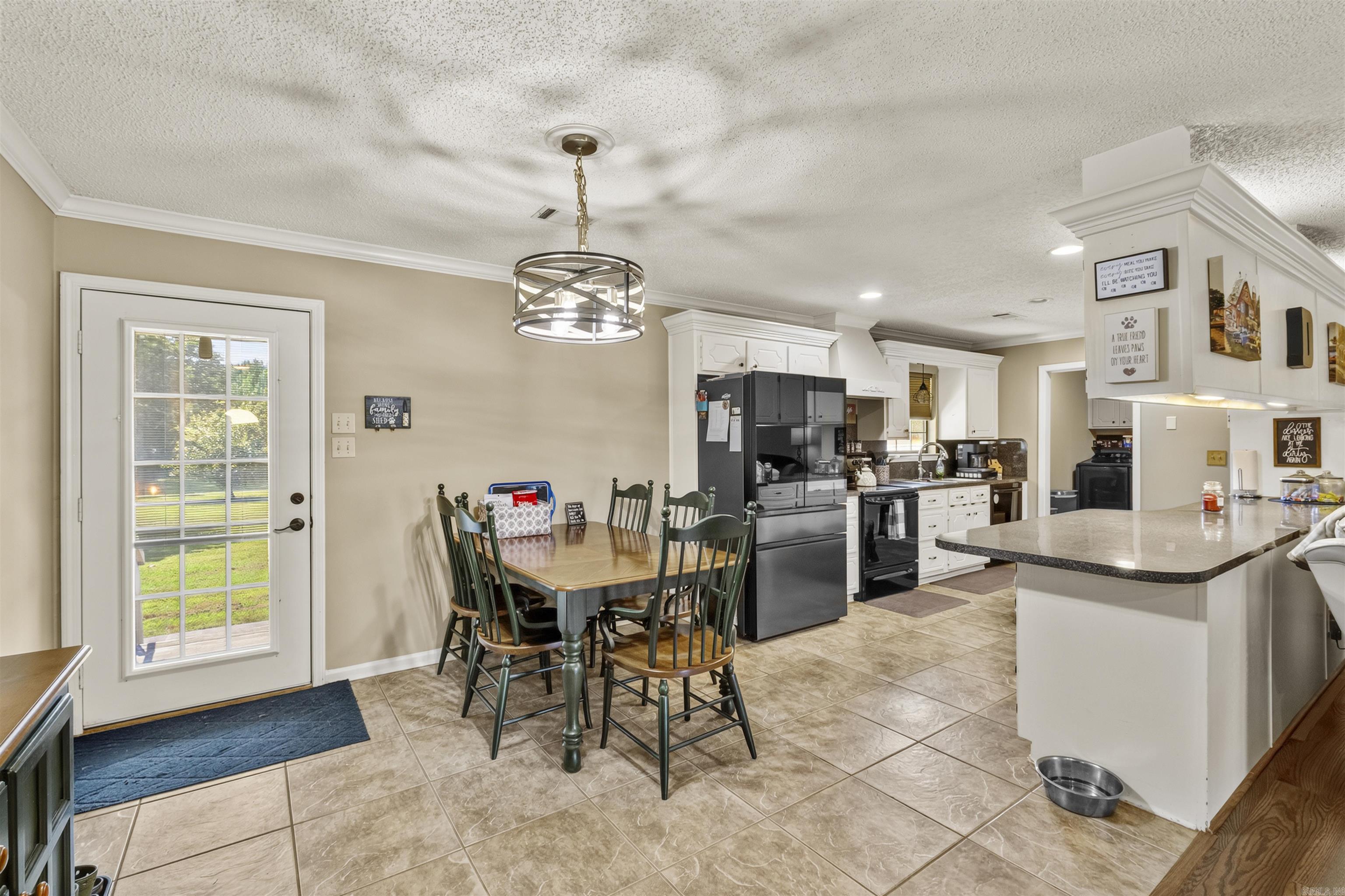 60 Andrew Dr Property Photo 11