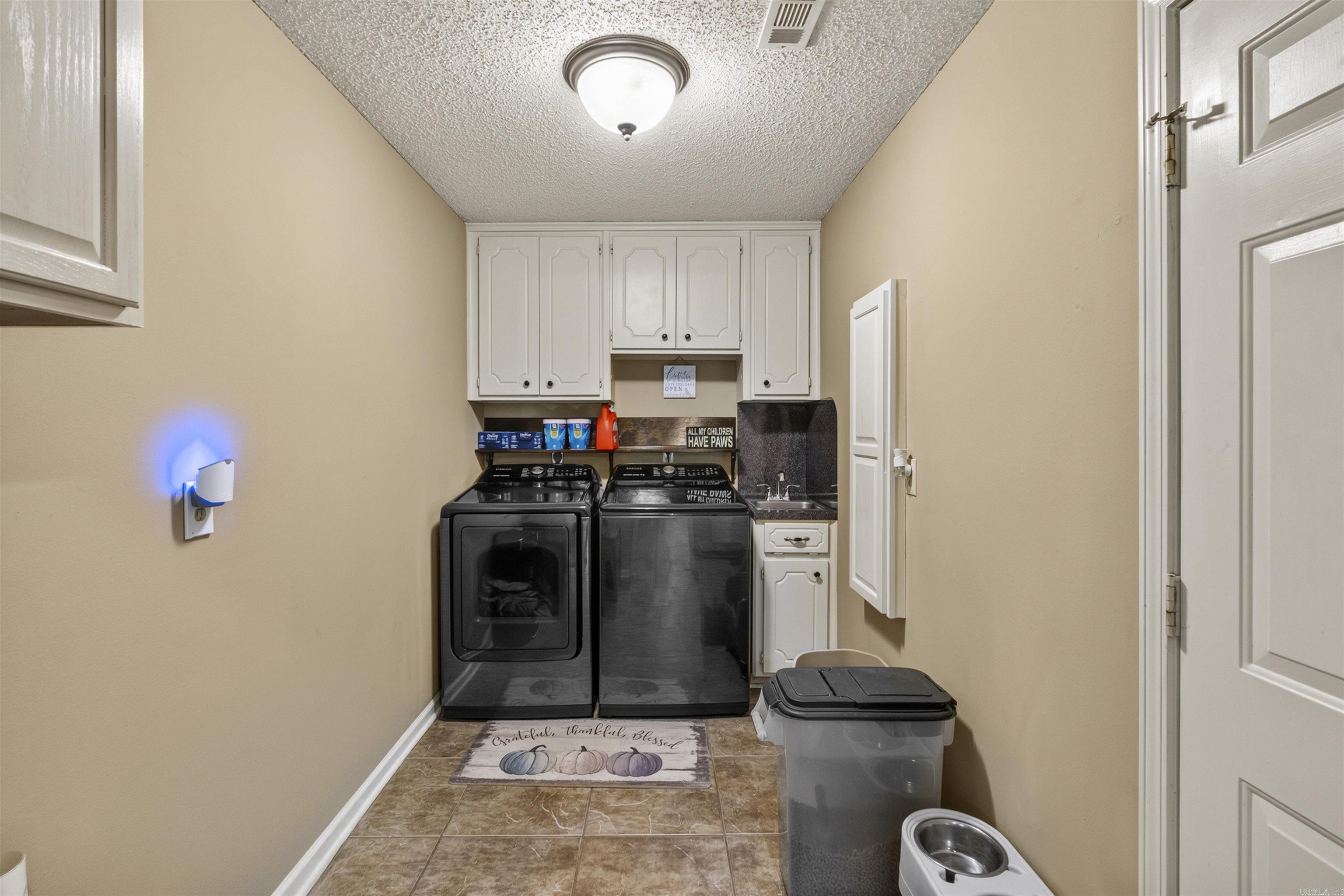60 Andrew Dr Property Photo 15