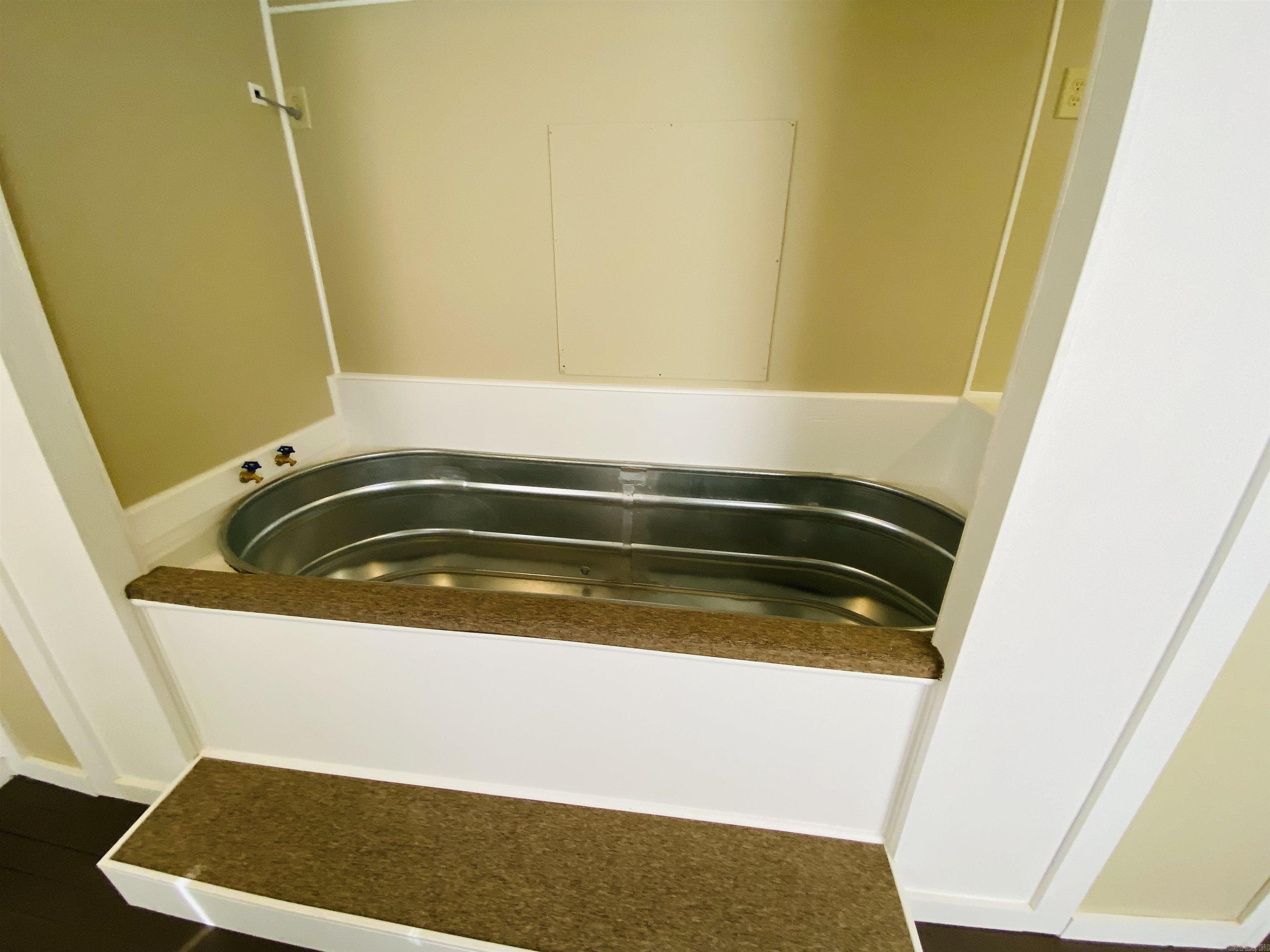 124 Gail Property Photo 10