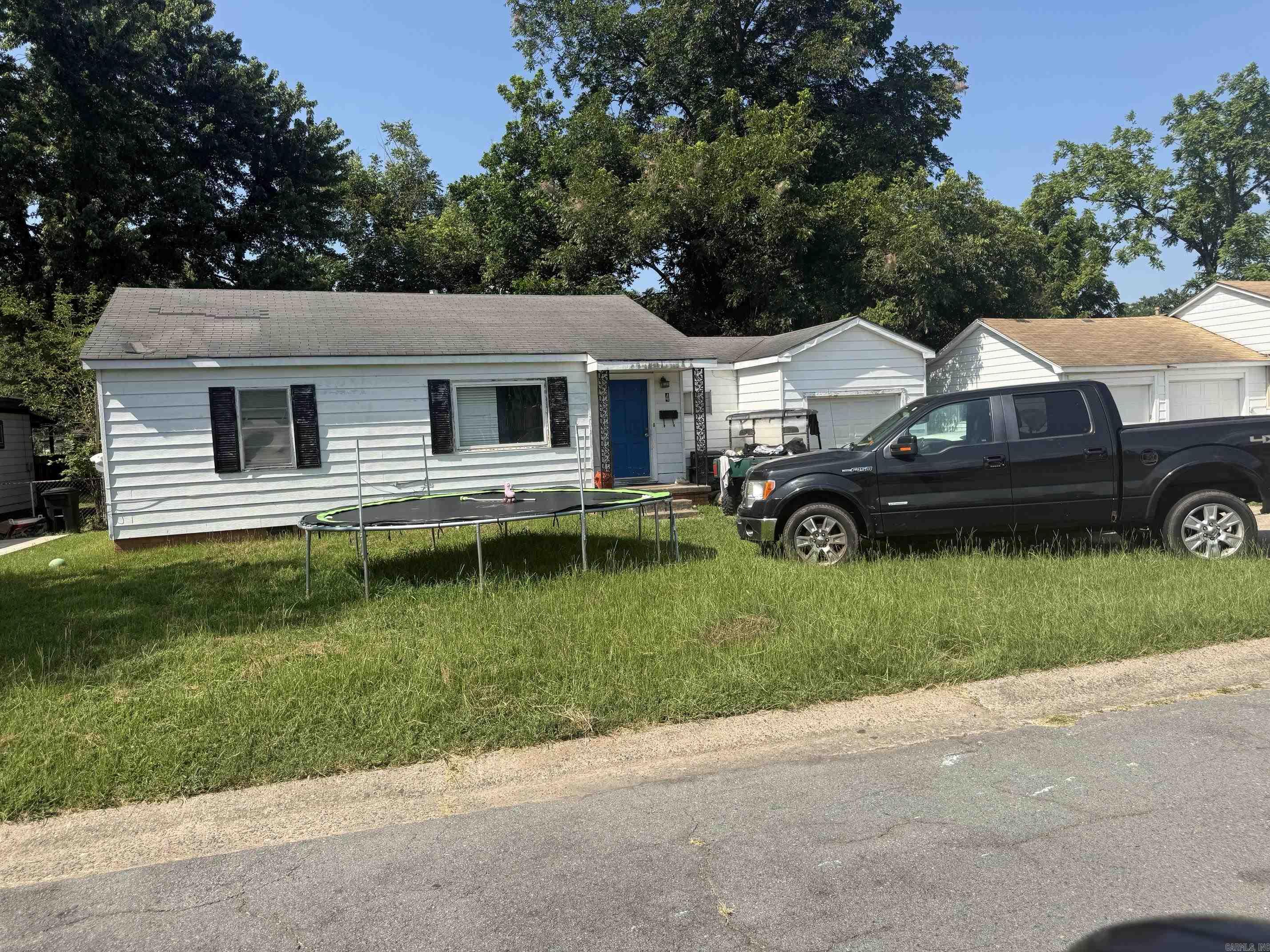 8 W House Package Street Property Photo 3