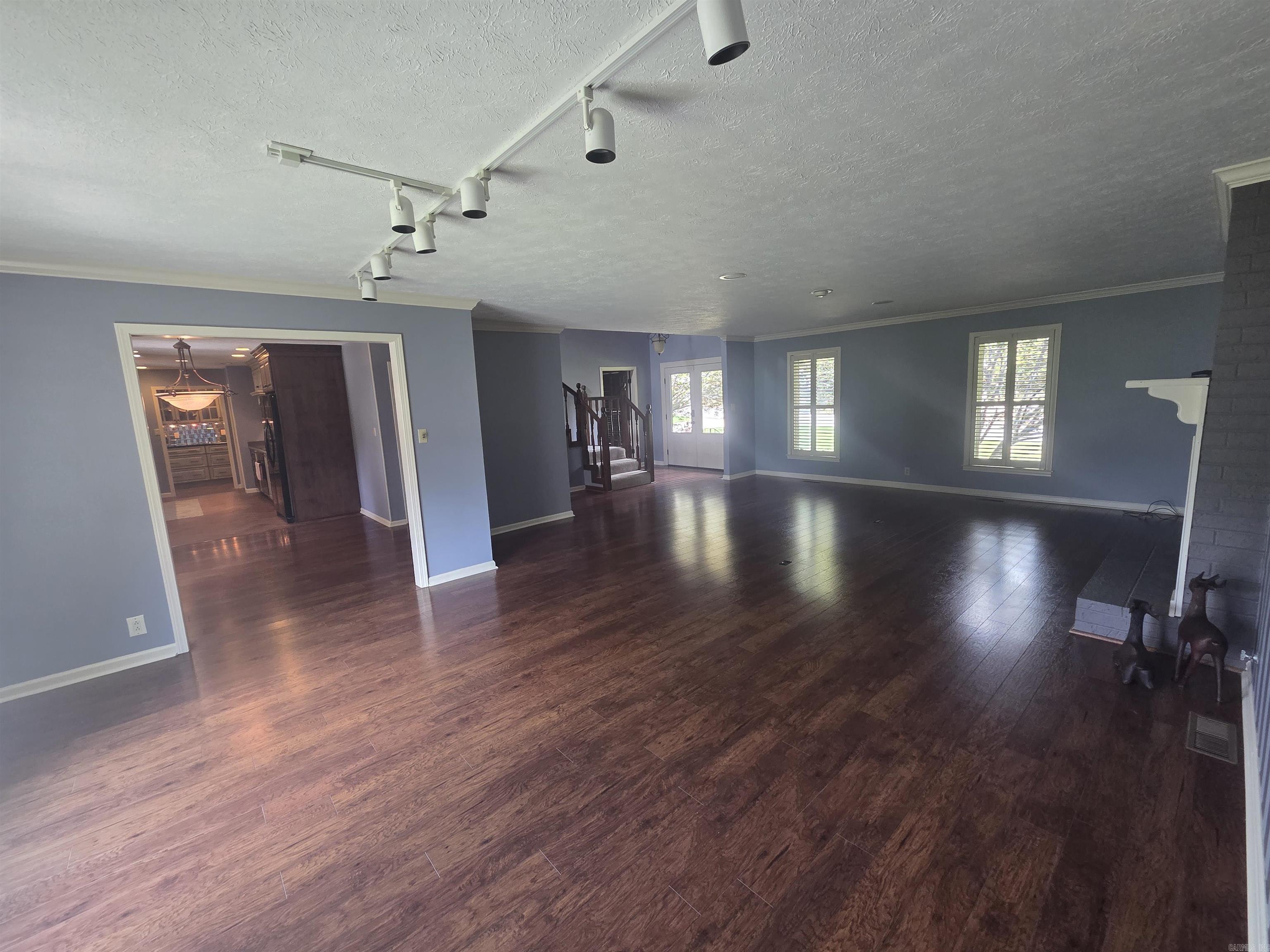 1509 Hillcrest Drive Property Photo 5
