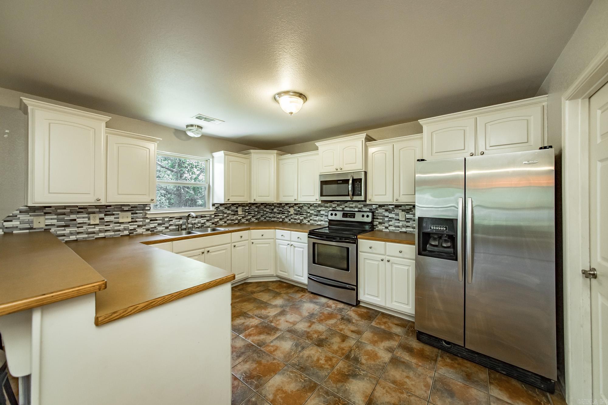 300 Weathering Lane Property Photo 9