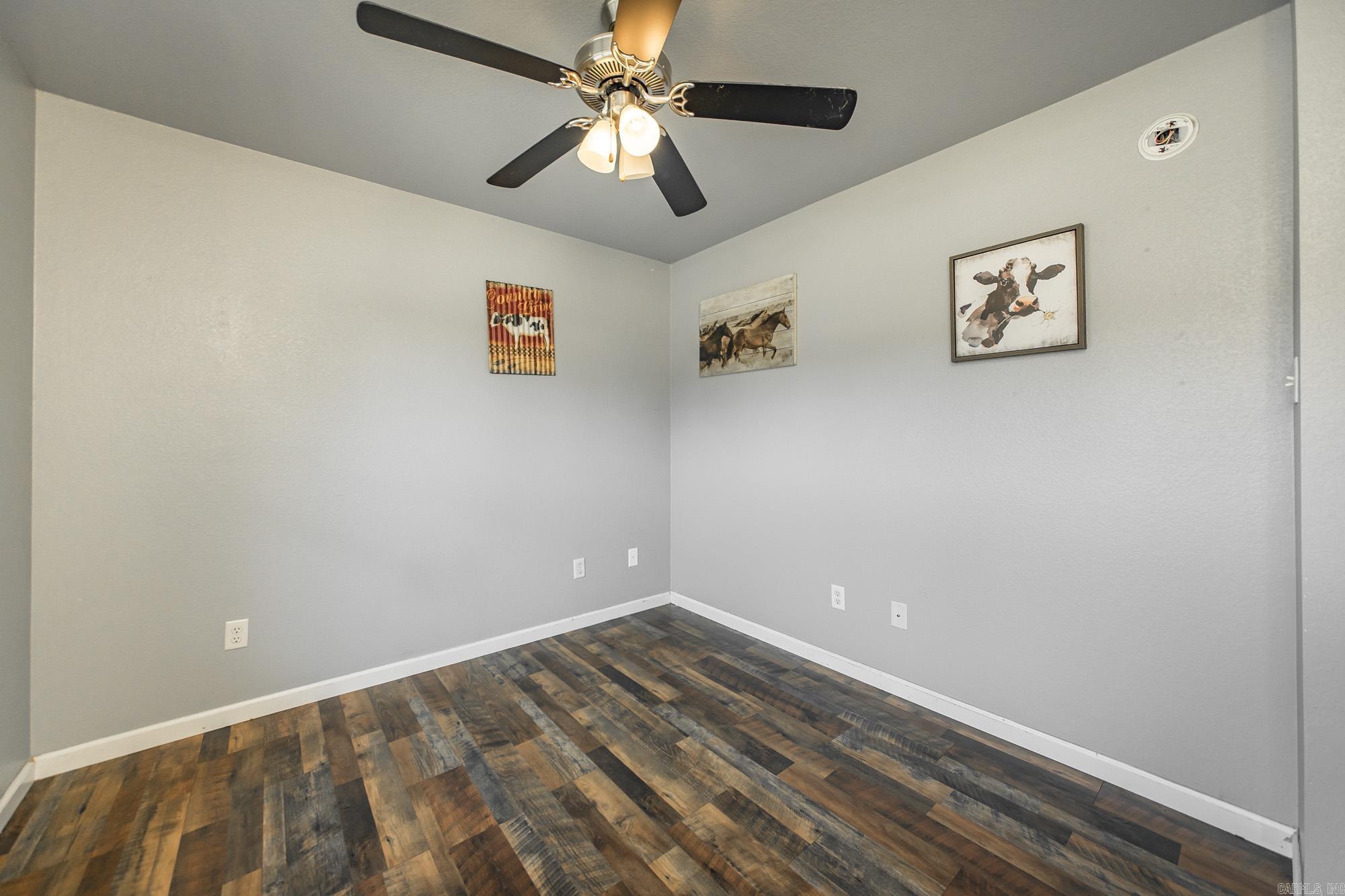300 Weathering Lane Property Photo 14