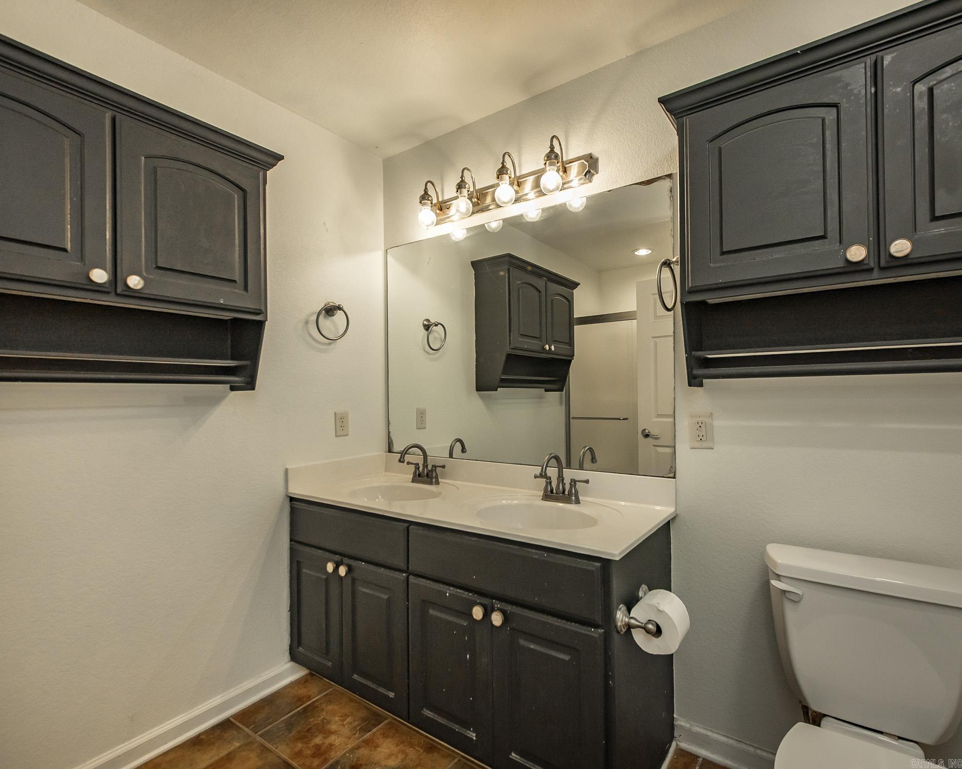 300 Weathering Lane Property Photo 23