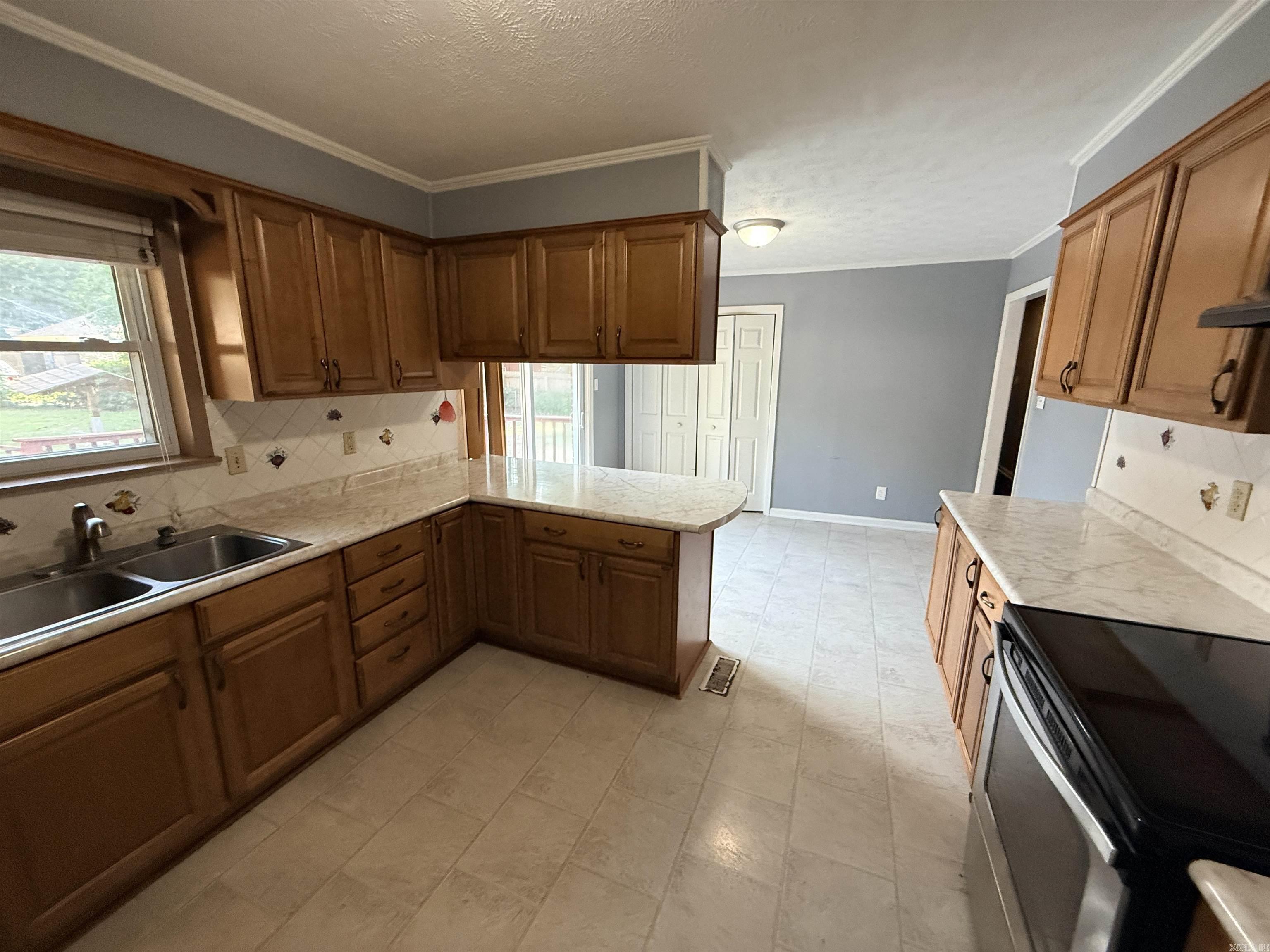 1002 Eastern Ave Property Photo 14