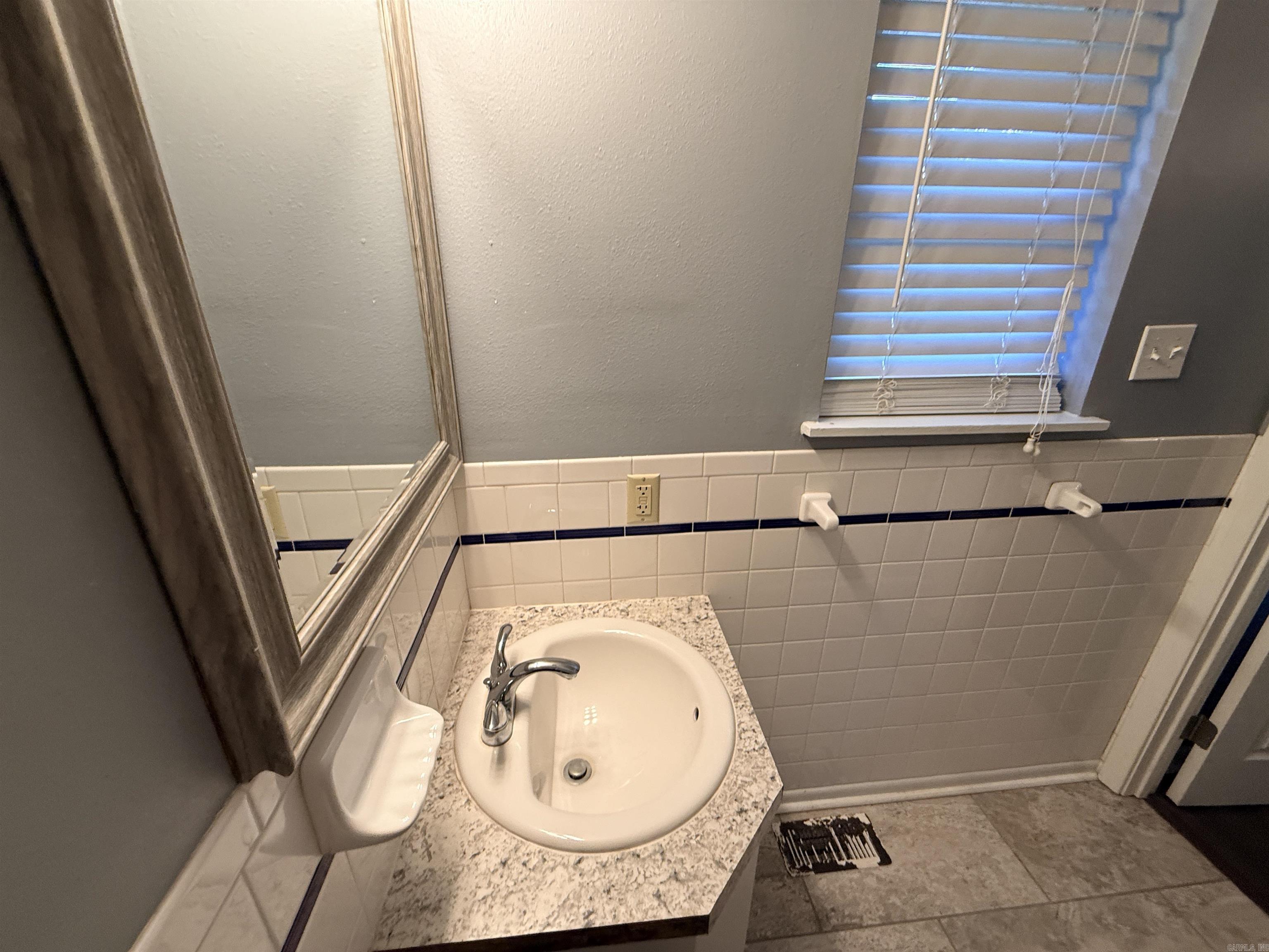 1002 Eastern Ave Property Photo 23