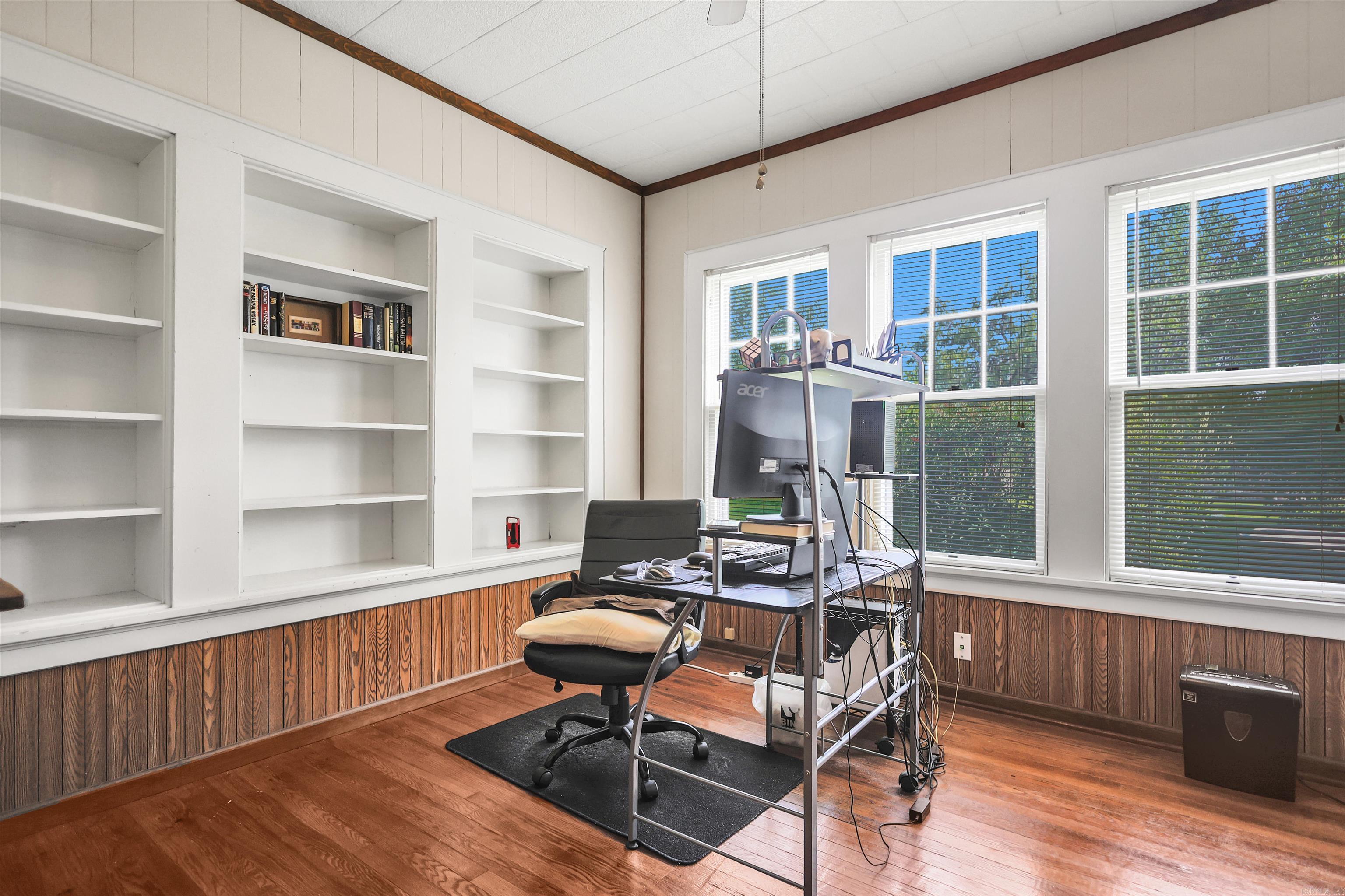 124 N Hill Street Property Photo 33