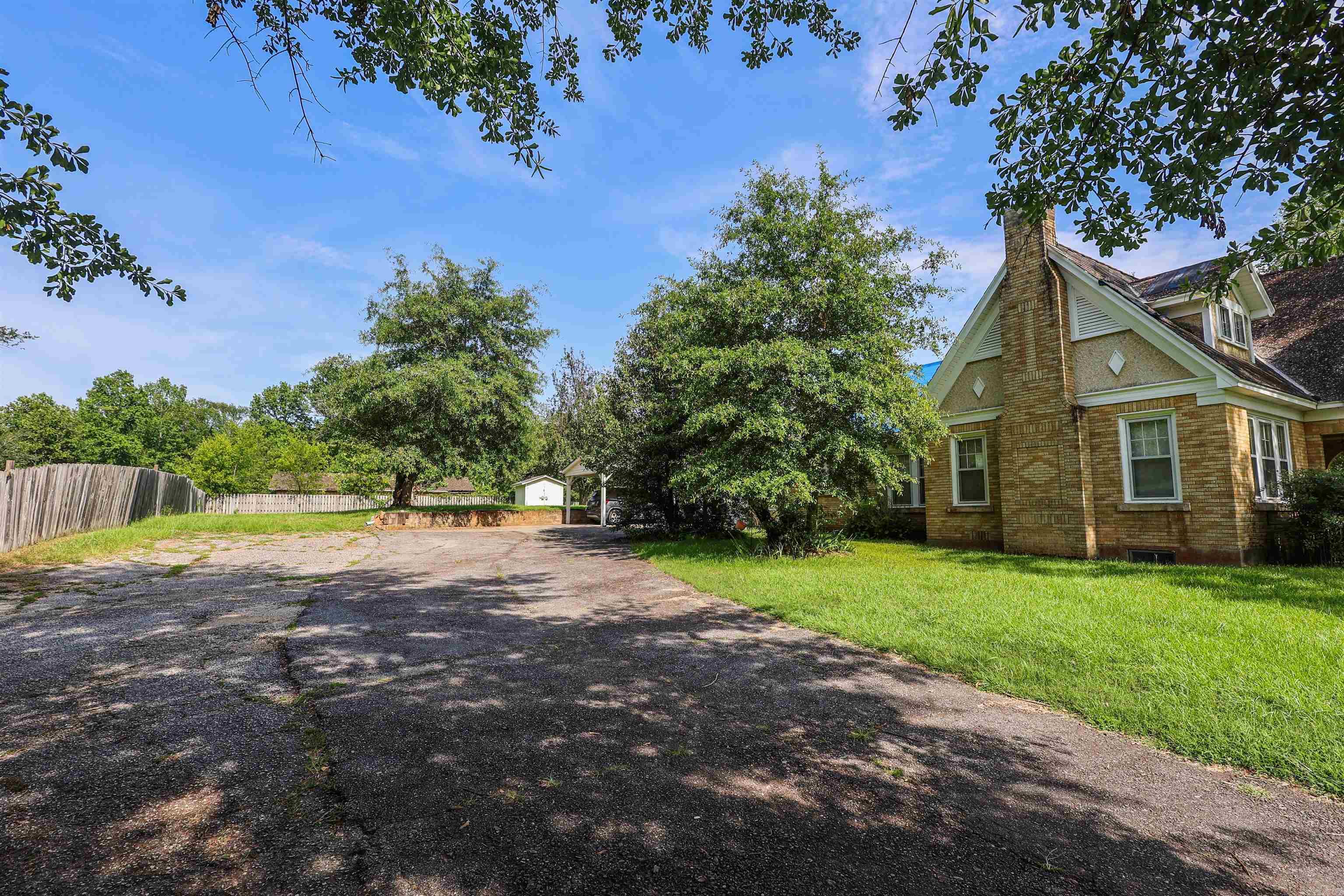 124 N Hill Street Property Photo 43