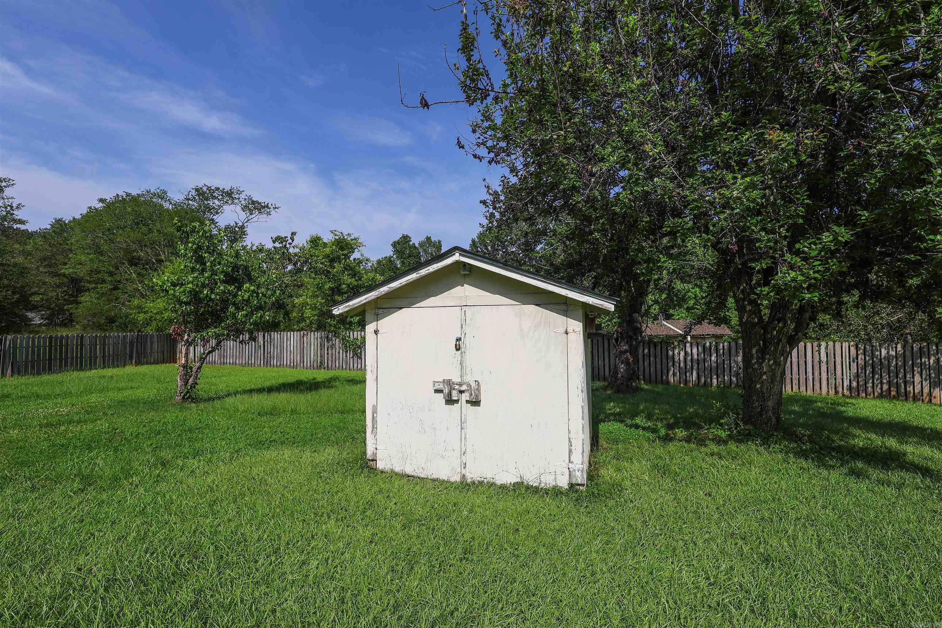 124 N Hill Street Property Photo 45