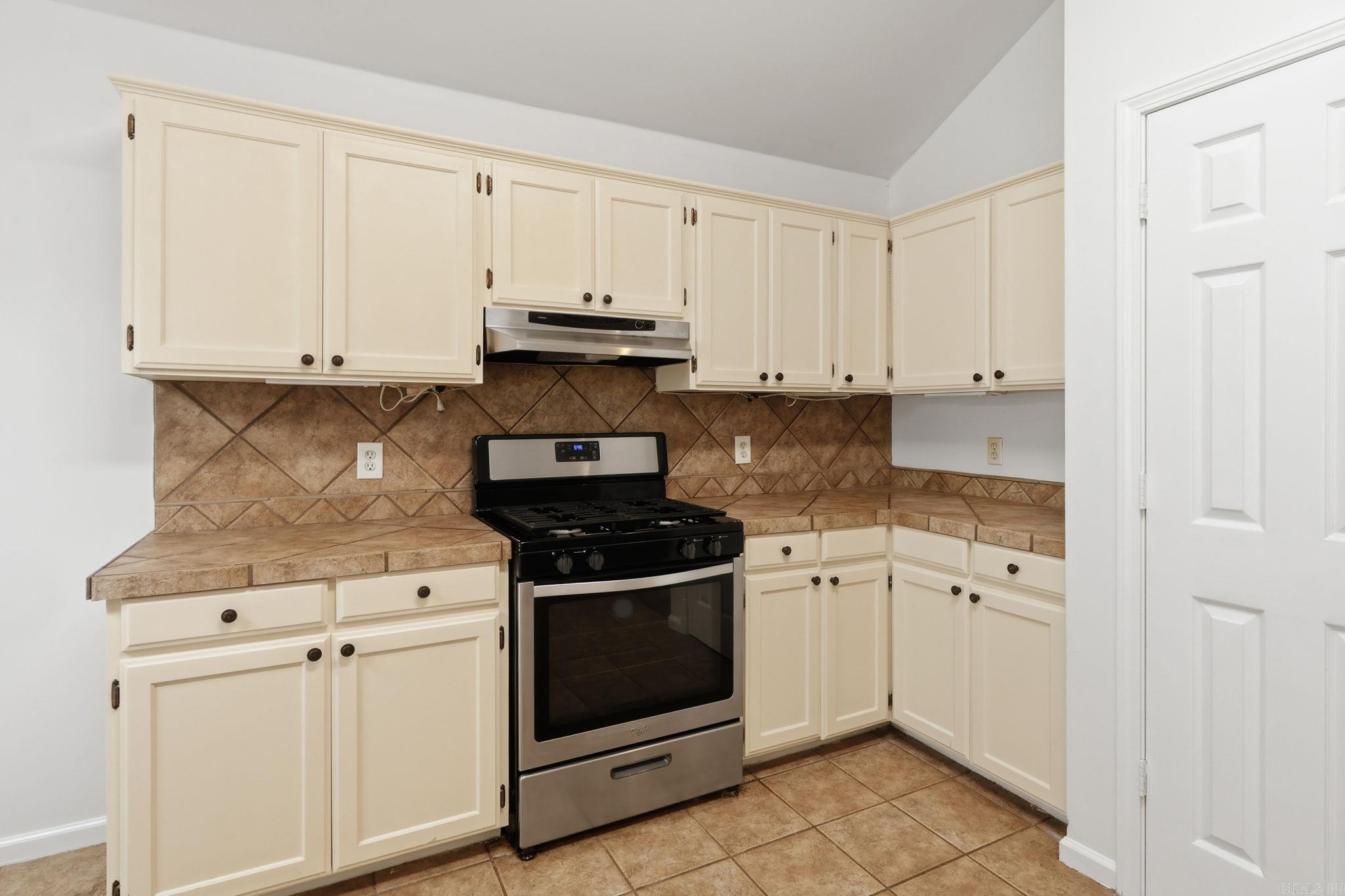 2570 Peabody Drive Property Photo 10