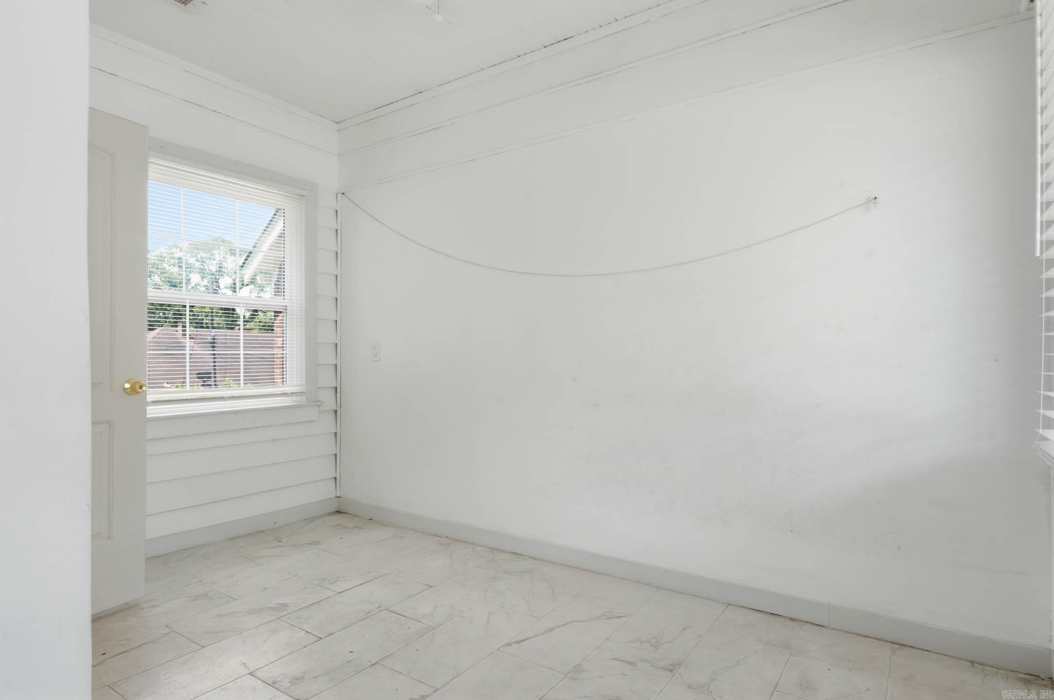 3315 W Markham Street Property Photo 6