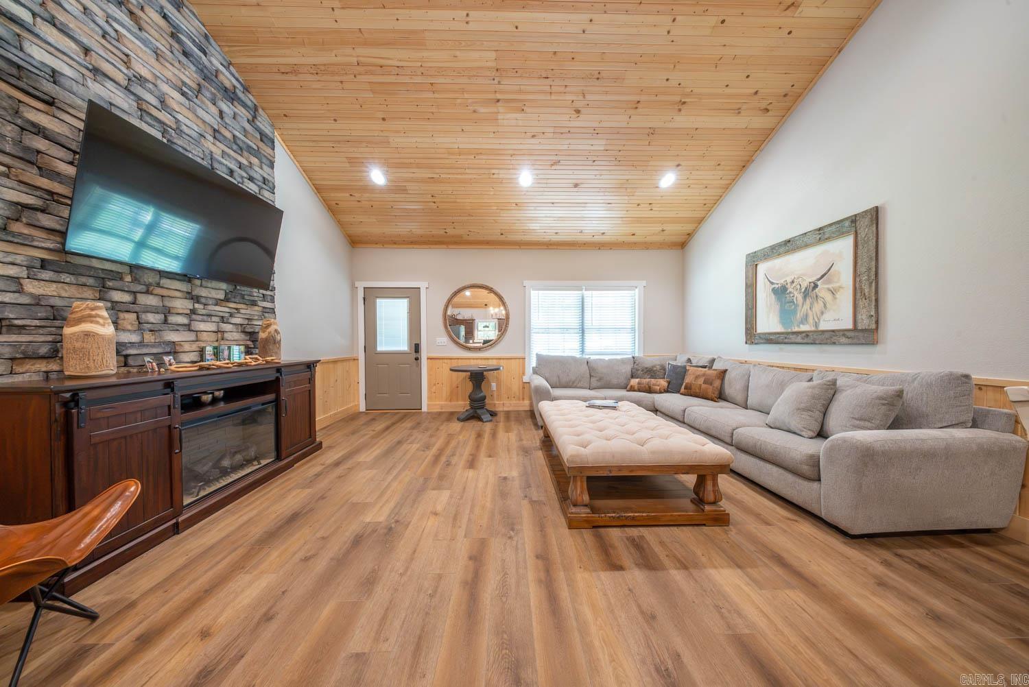 347 Big Trout Trail Property Photo 5