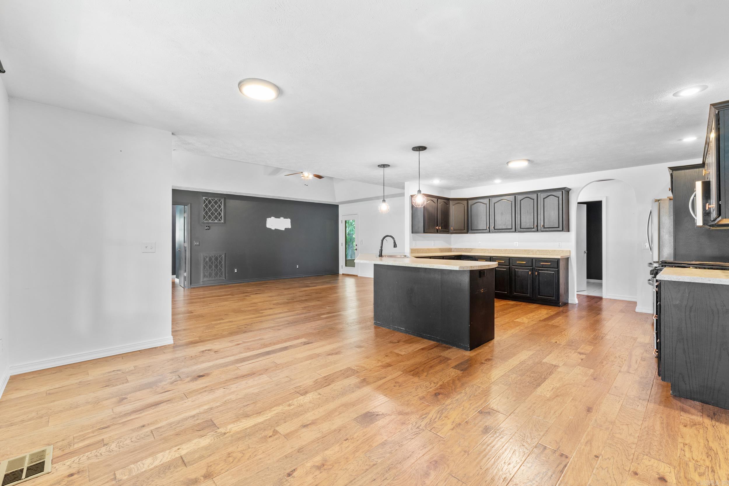 1601 Inverness Property Photo 3