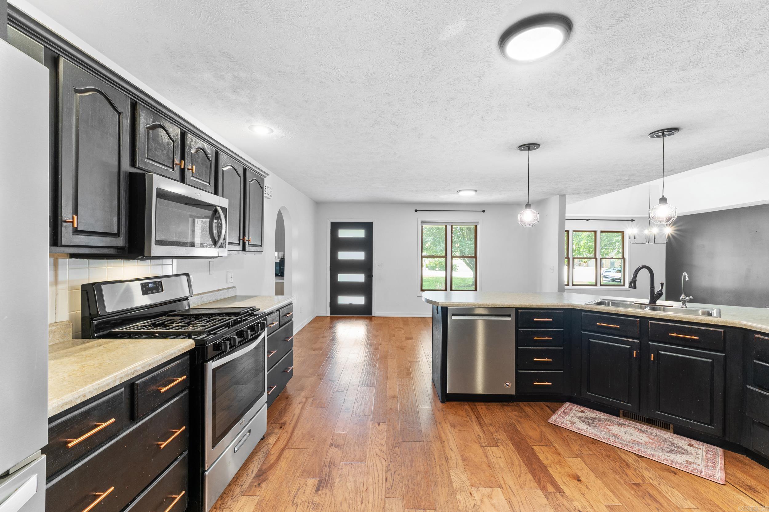 1601 Inverness Property Photo 5