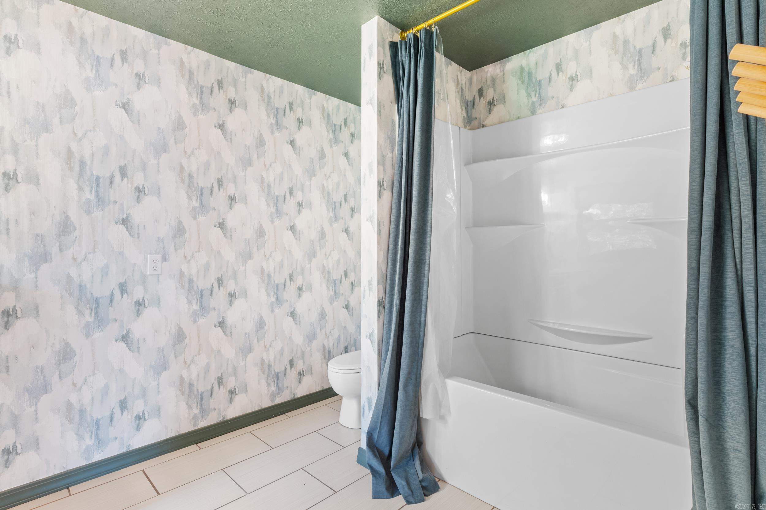 1601 Inverness Property Photo 18