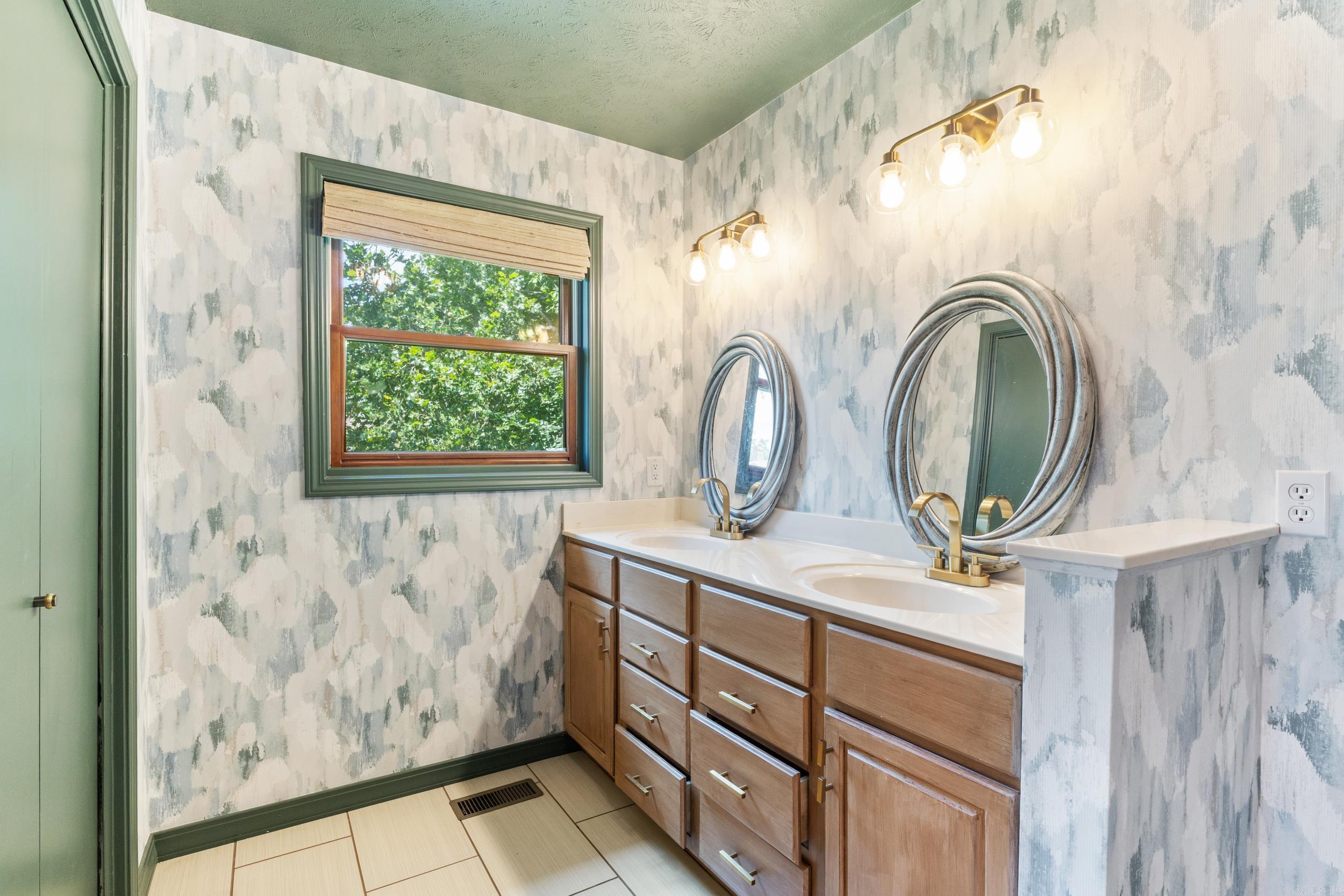 1601 Inverness Property Photo 19