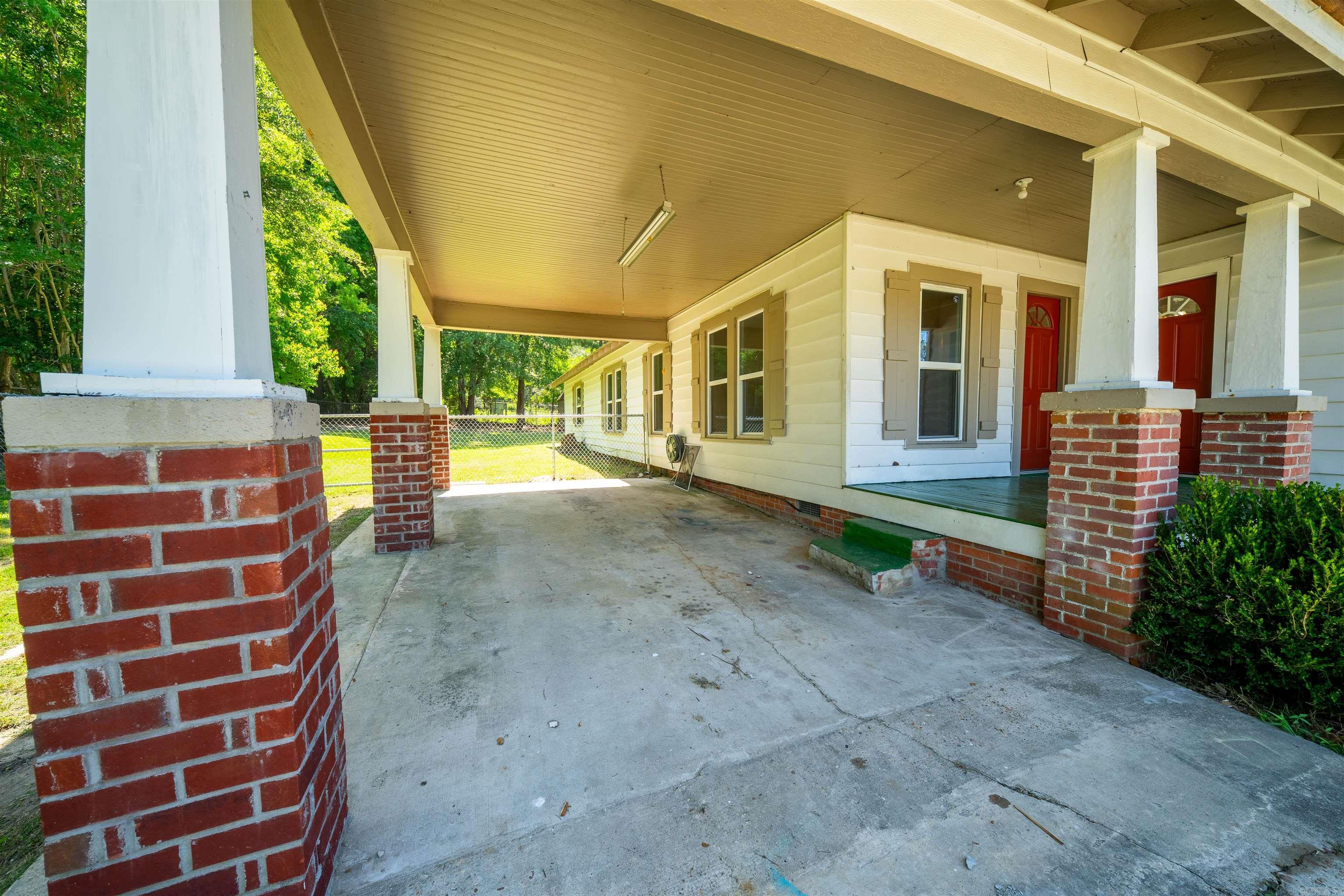 111 N Wyatt Dr Property Photo 2