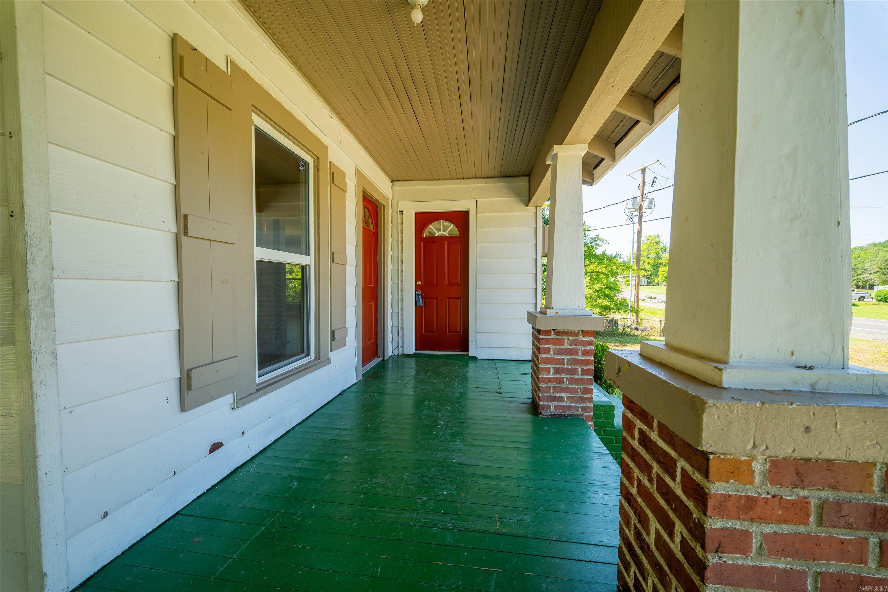 111 N Wyatt Dr Property Photo 3