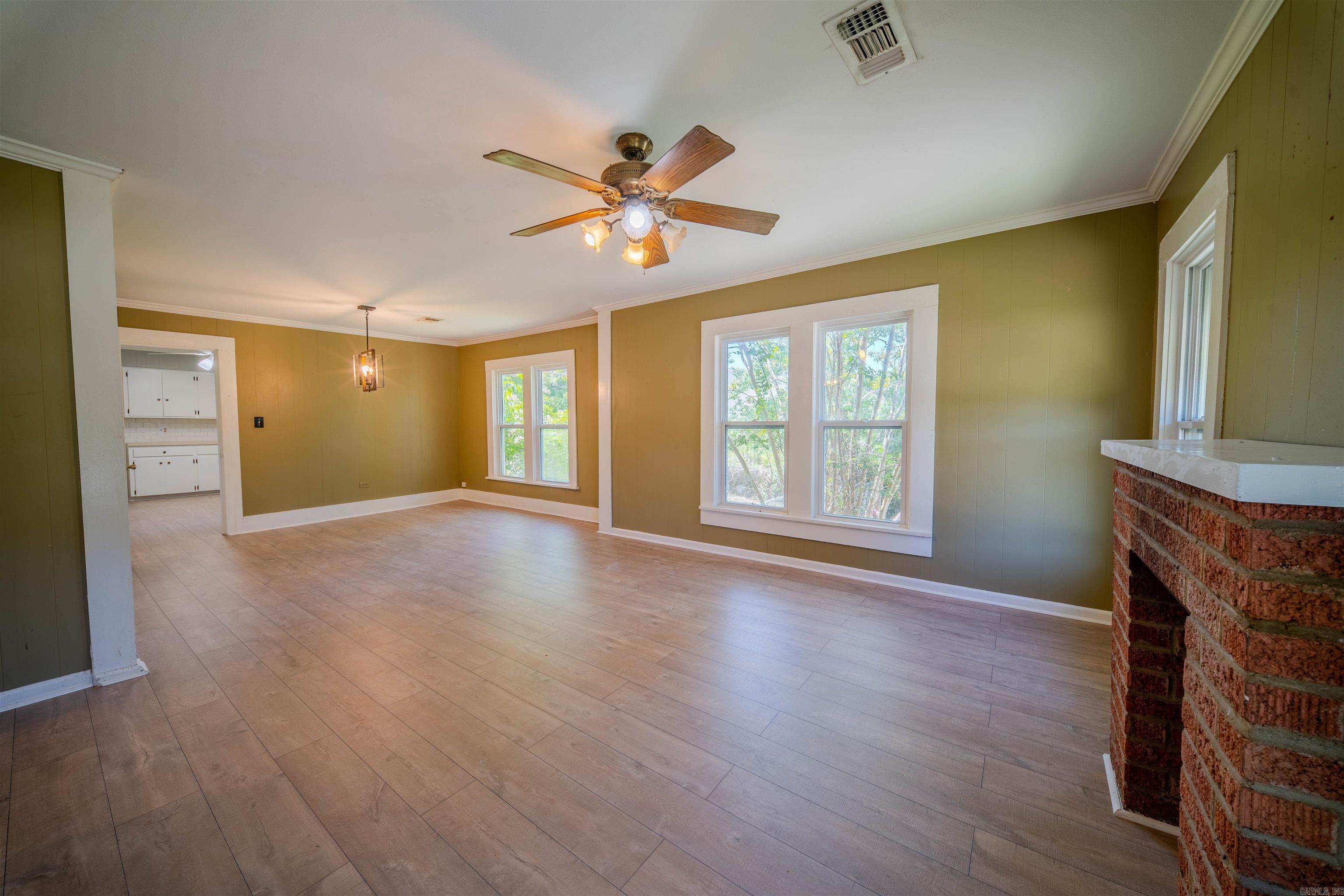 111 N Wyatt Dr Property Photo 4