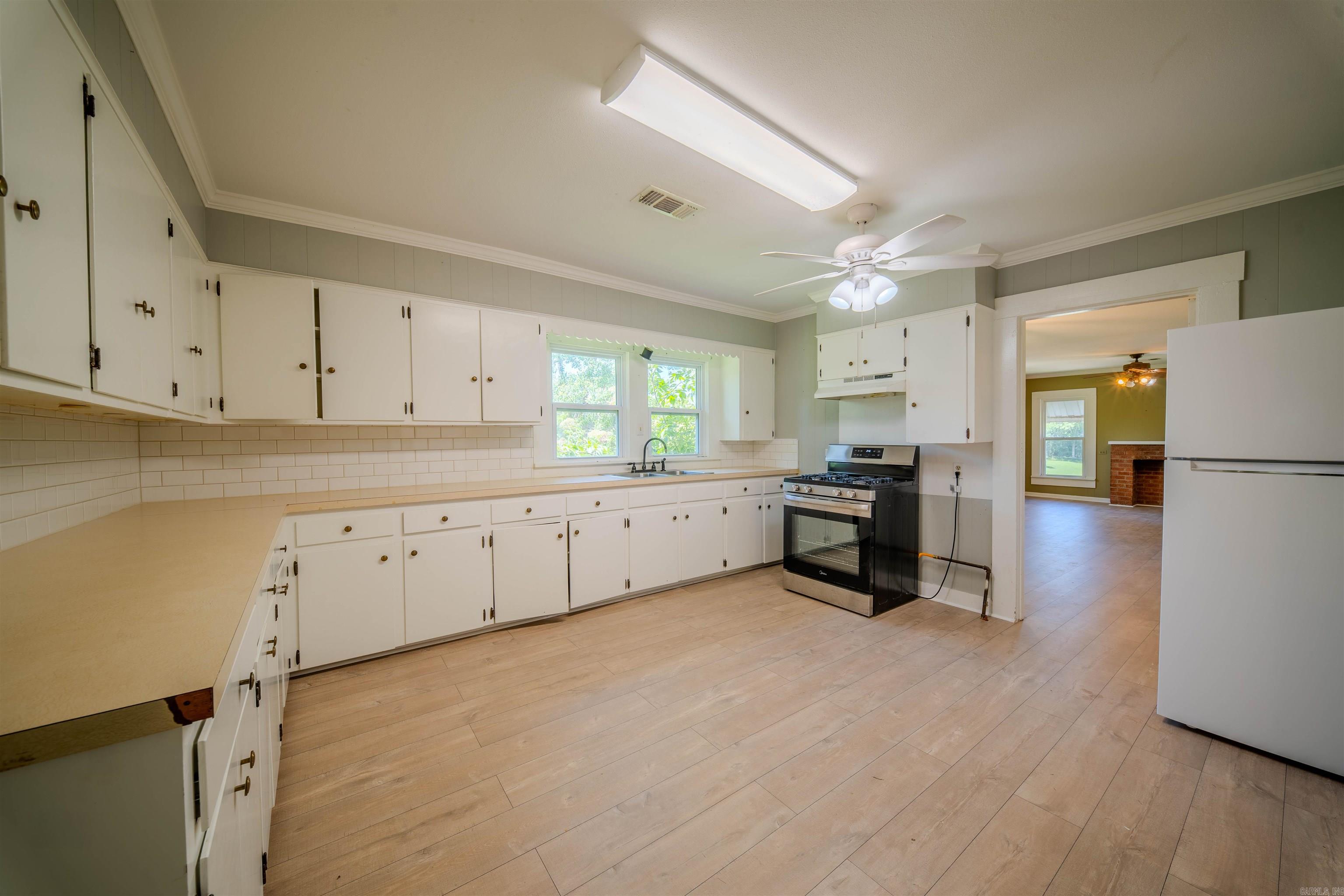 111 N Wyatt Dr Property Photo 10