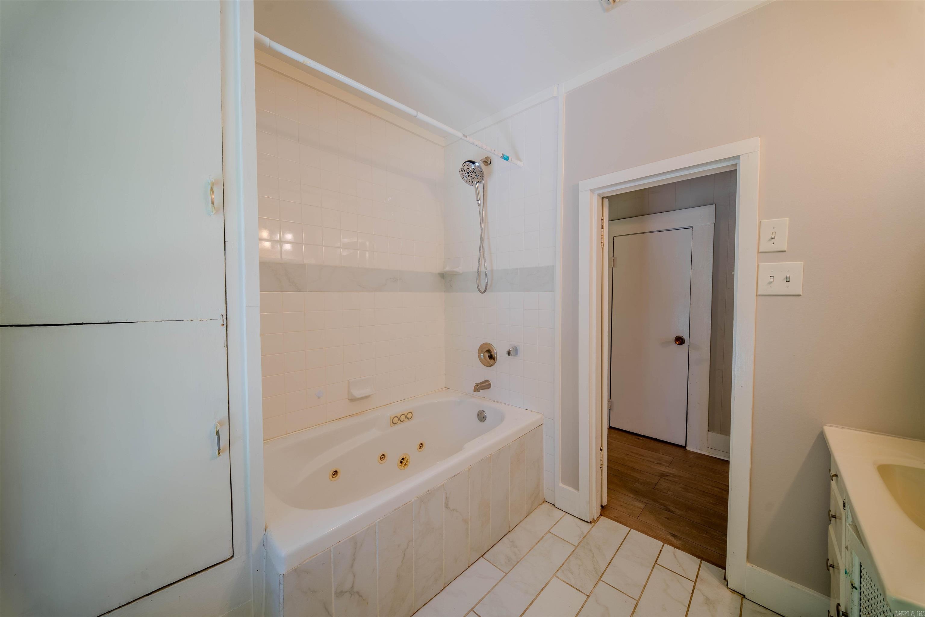 111 N Wyatt Dr Property Photo 14