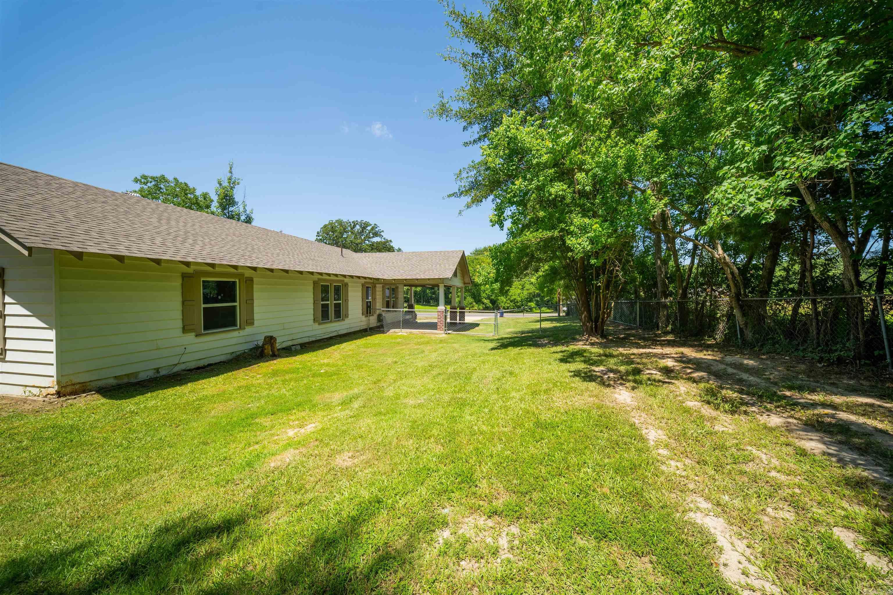 111 N Wyatt Dr Property Photo 23