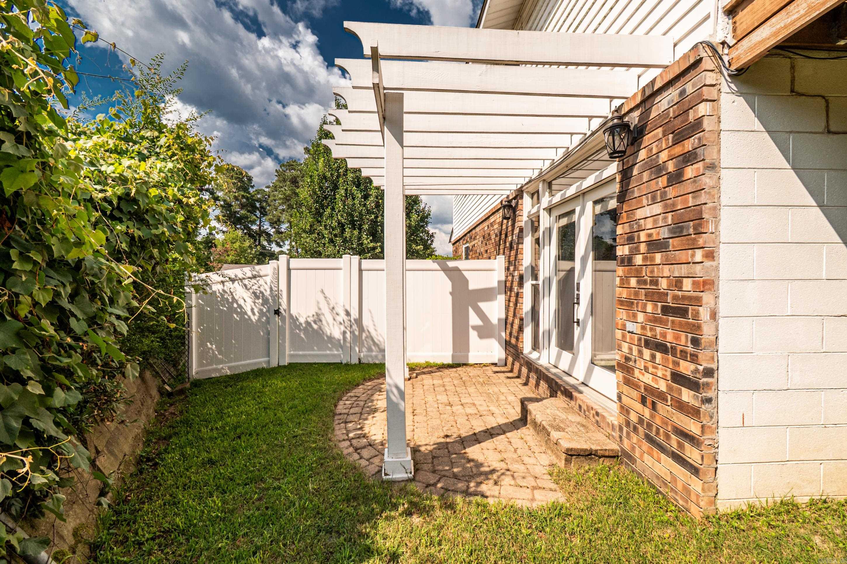 112 Alderman Dr Property Photo 3