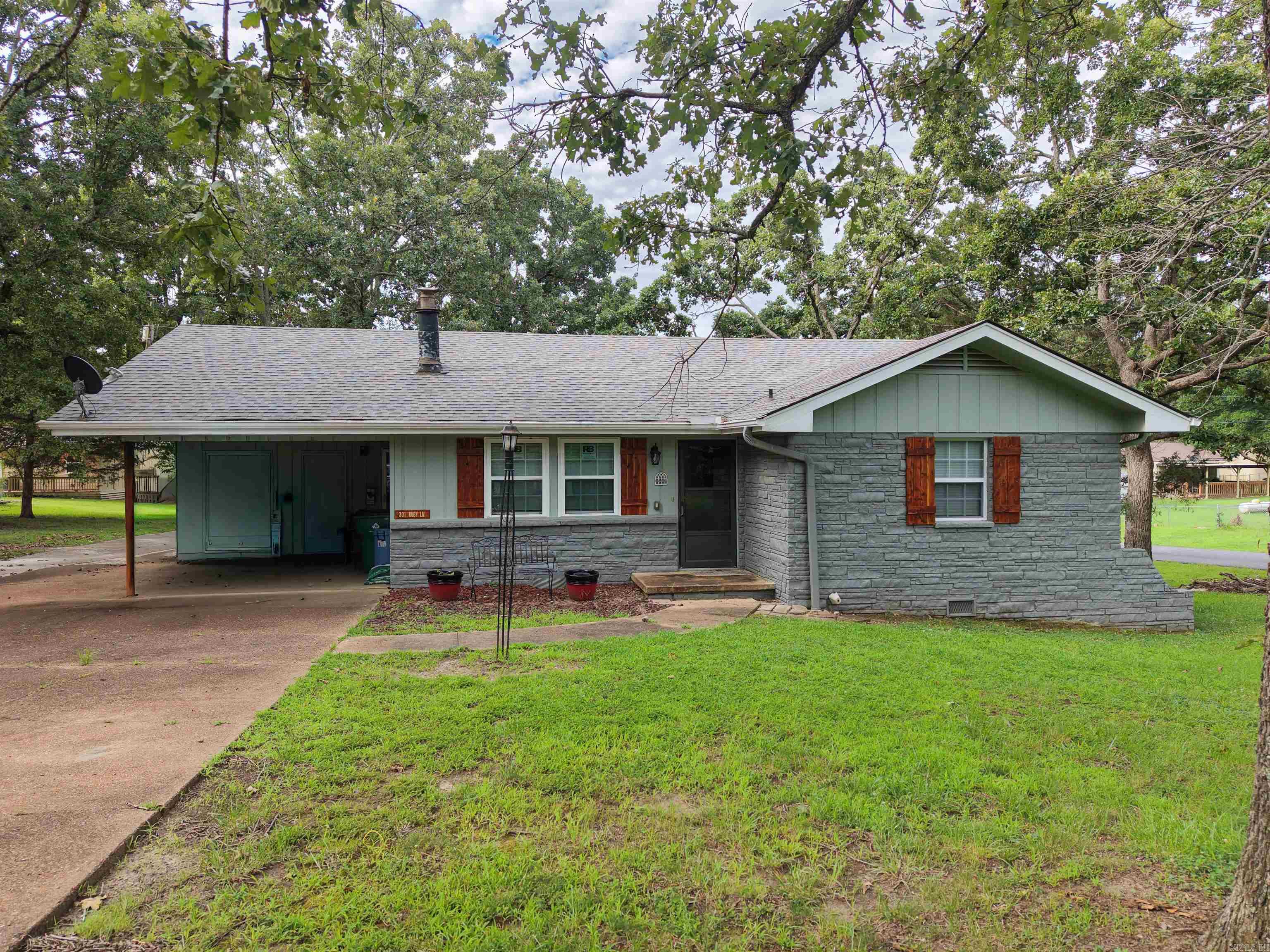301 Ruby Ln Property Photo 1