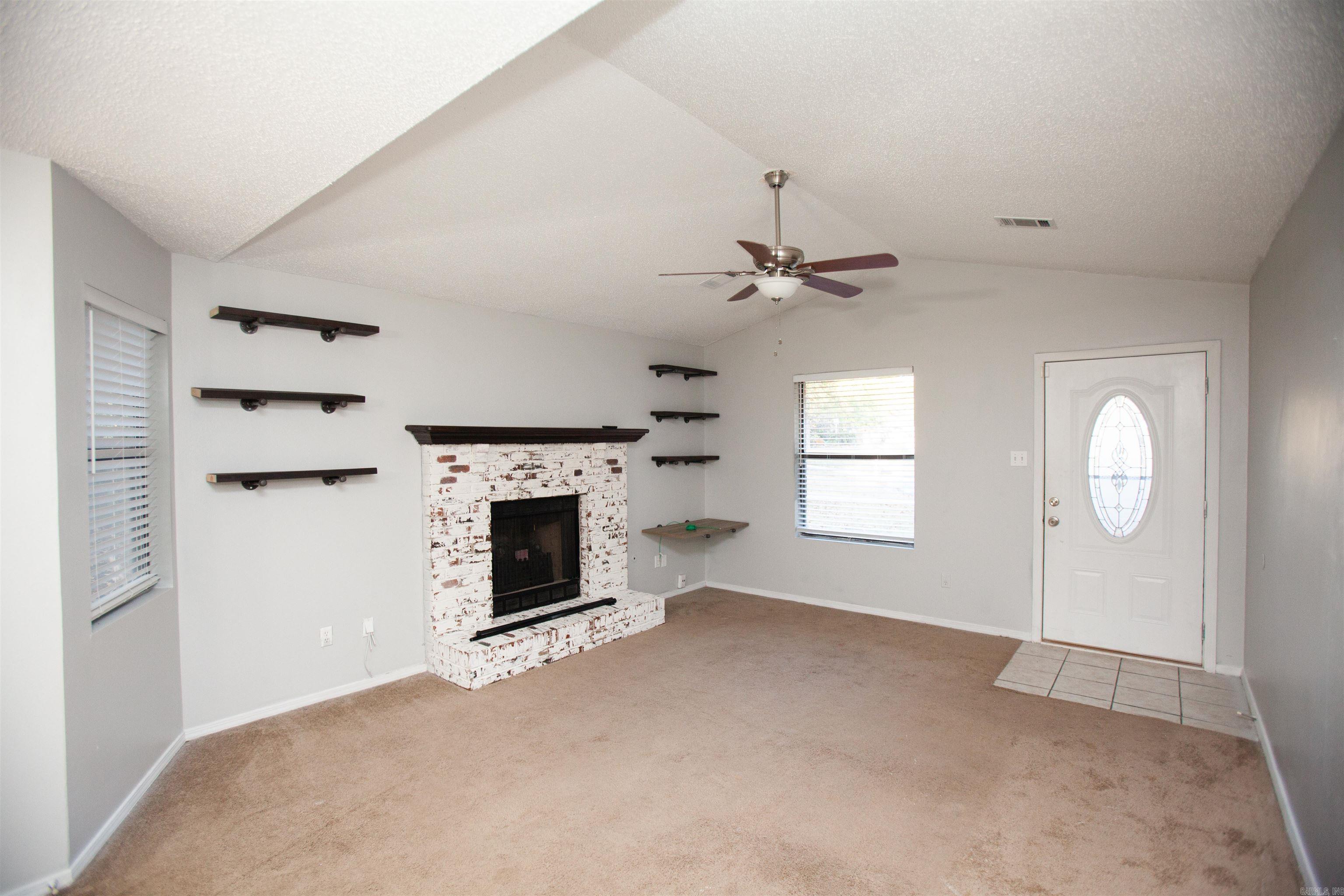 61 Pin Oak Loop Property Photo 3