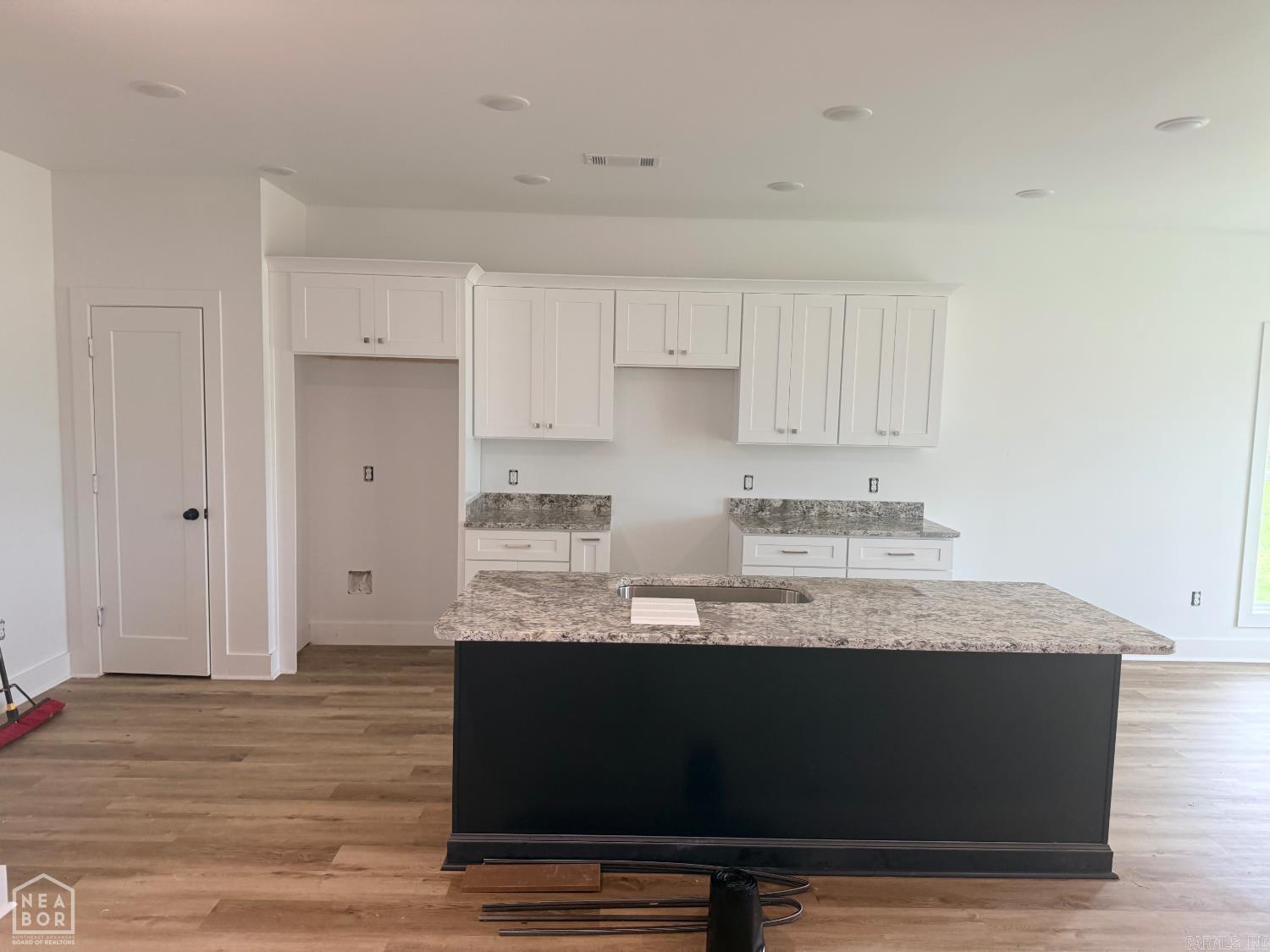 1822 N Oak Property Photo 3