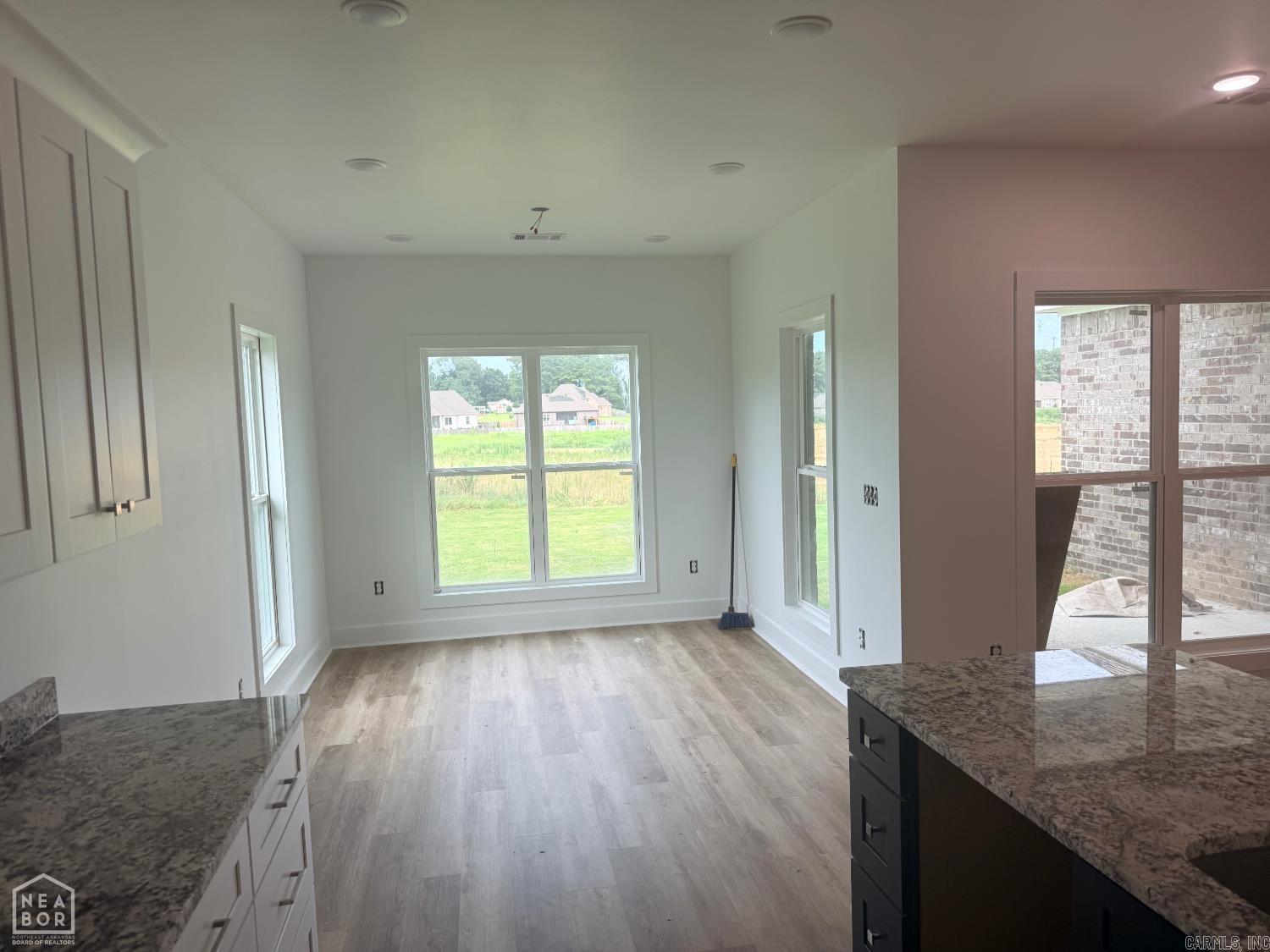 1822 N Oak Property Photo 5