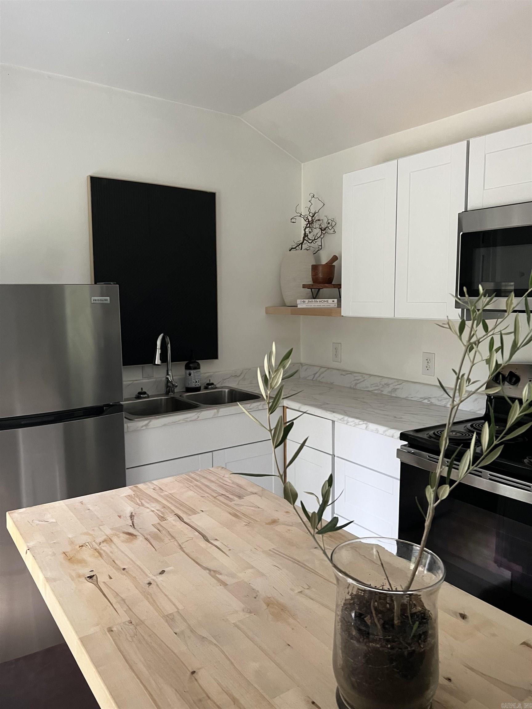 856 S Gabbert Street Property Photo 2