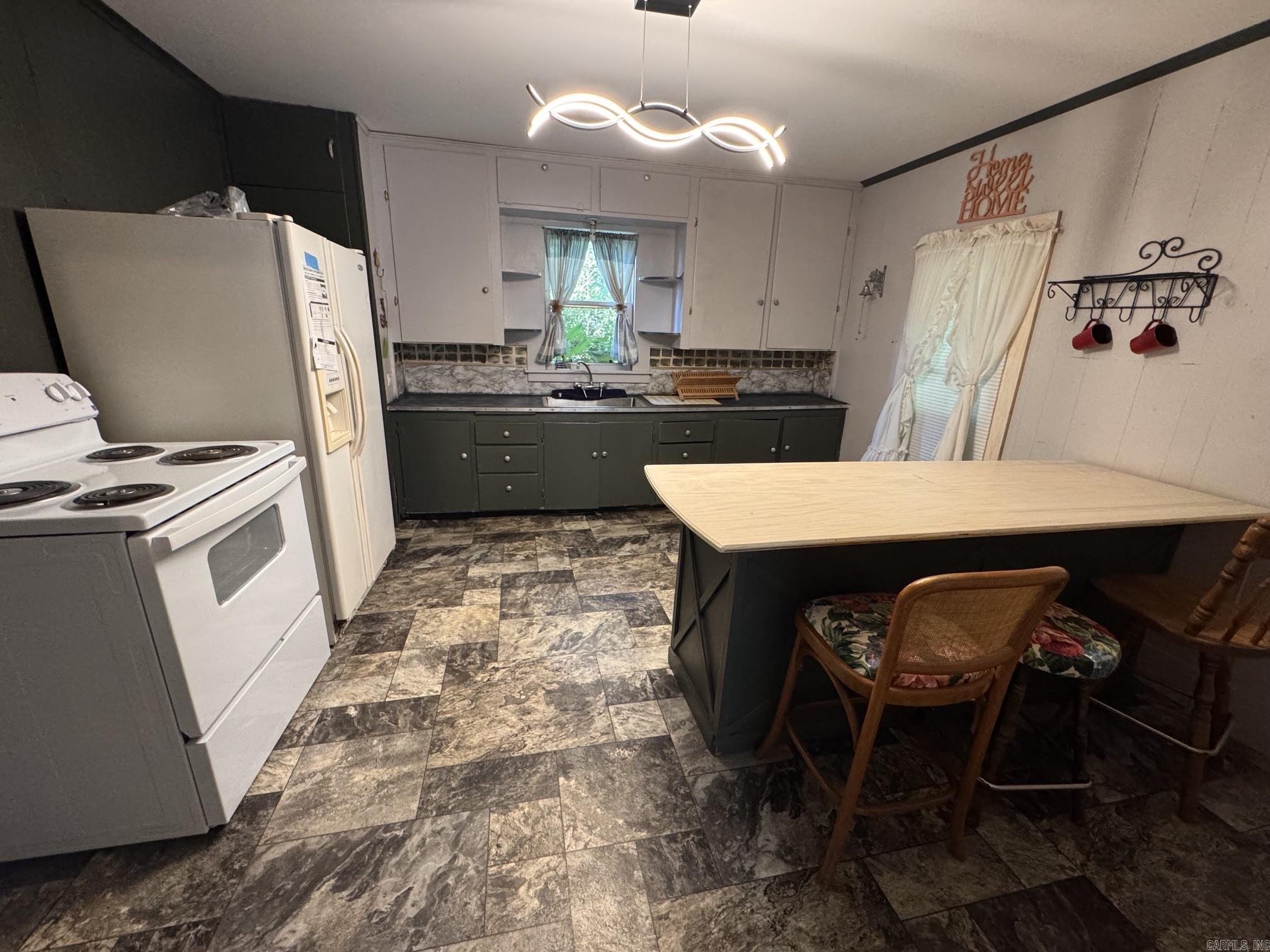 713 N Montgomery Street Property Photo 2