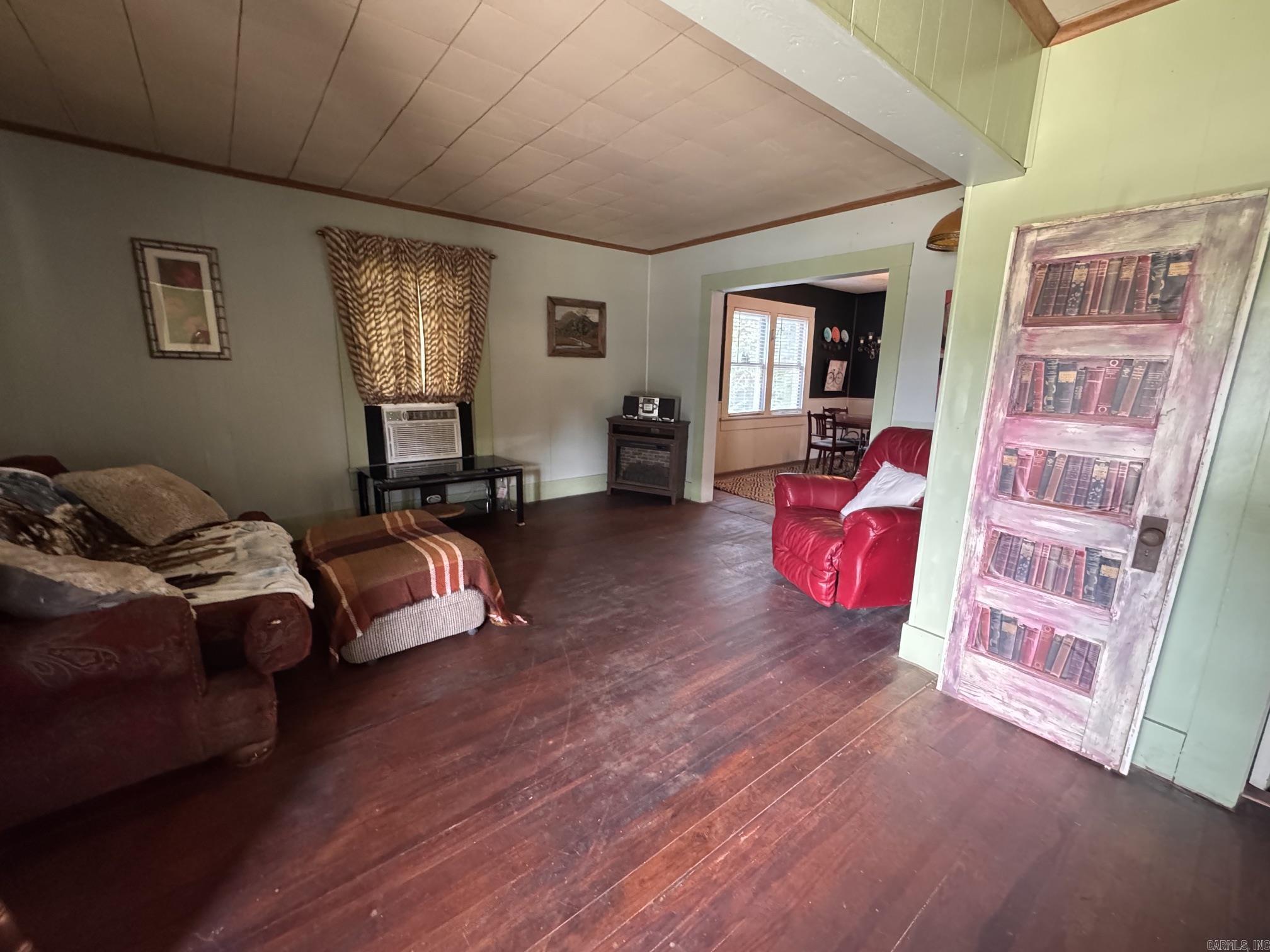 713 N Montgomery Street Property Photo 5