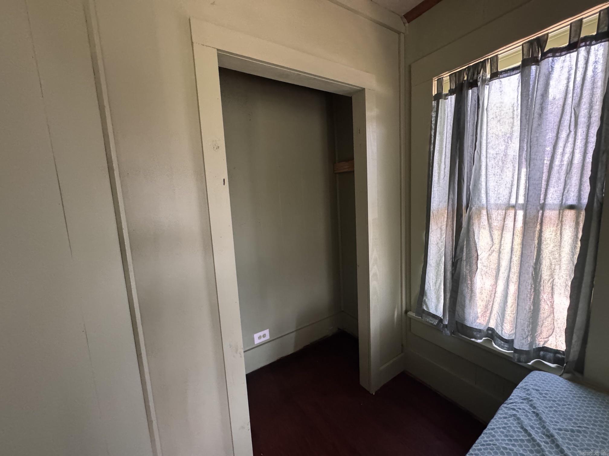 713 N Montgomery Street Property Photo 9