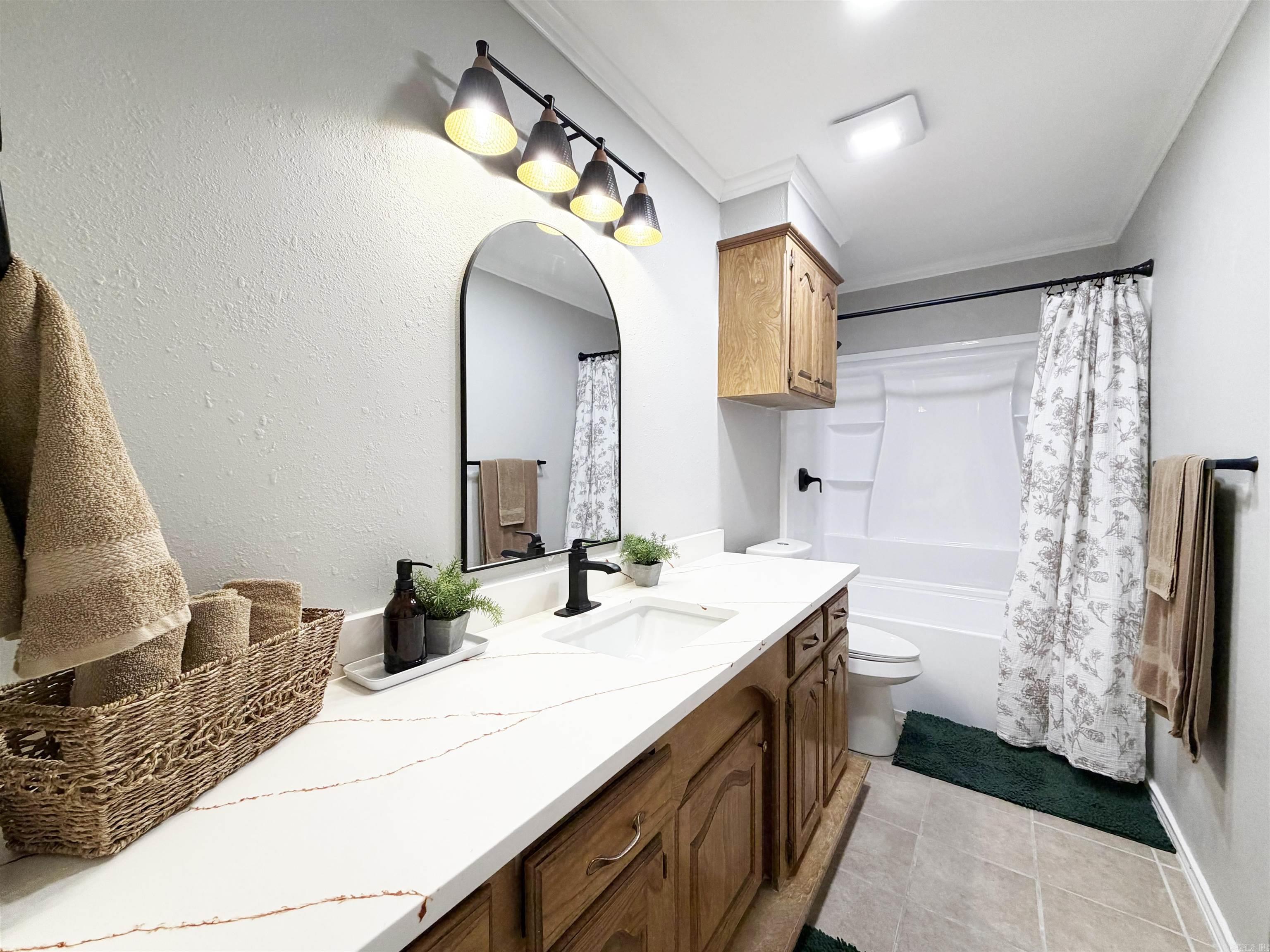 5805 Sidney North North Property Photo 3
