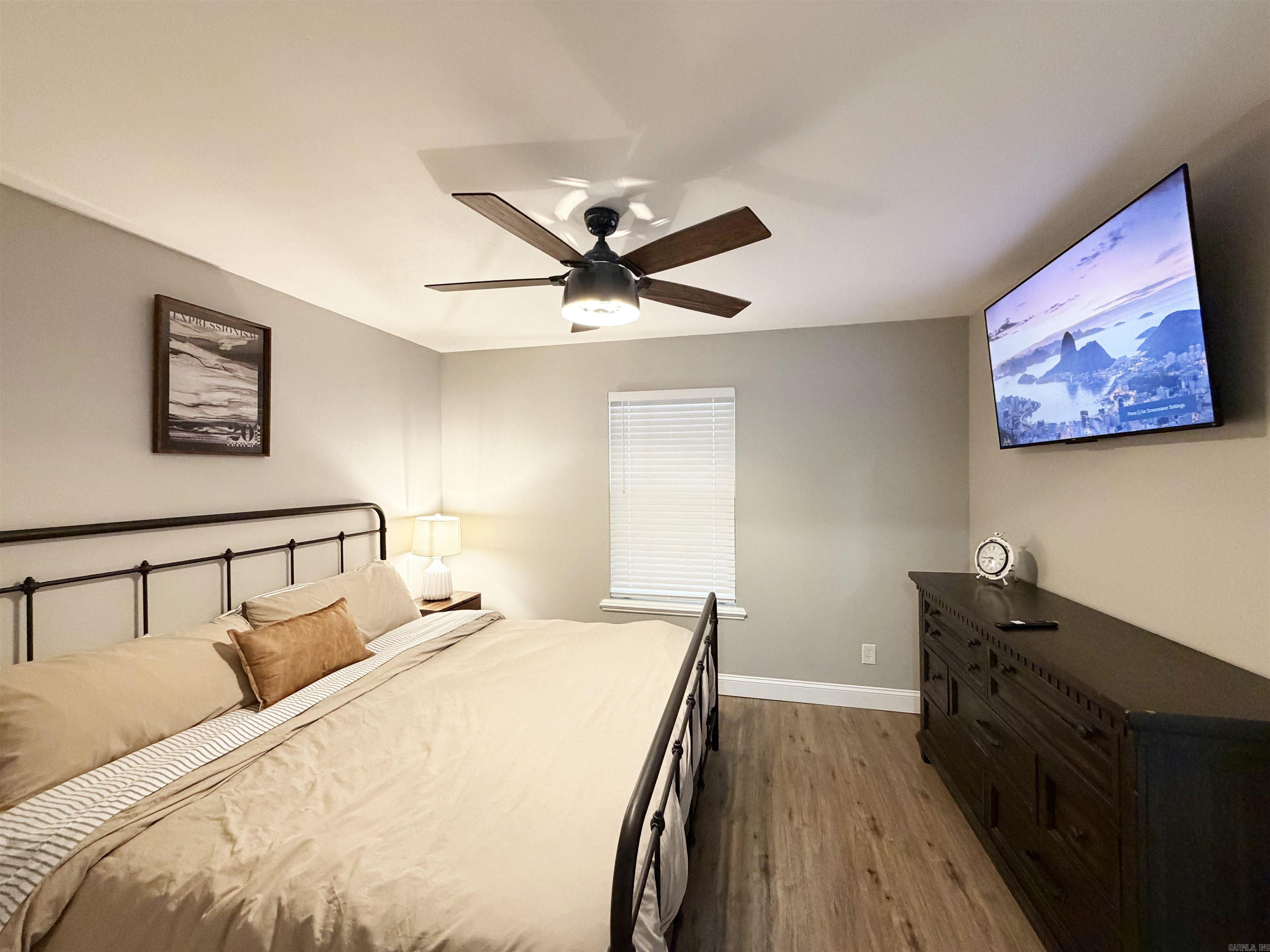 5805 Sidney North North Property Photo 4