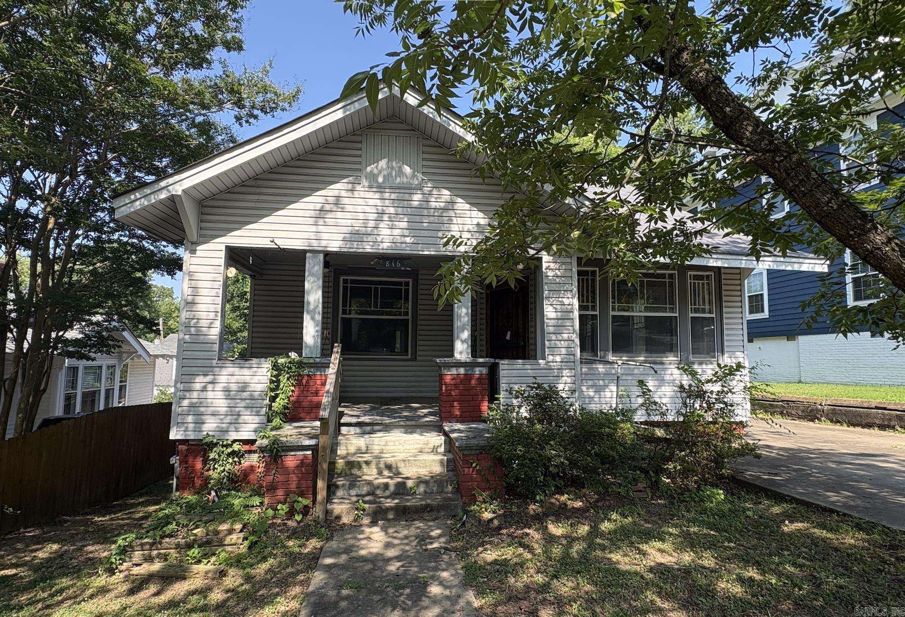 816 N Monroe Street Property Photo 1