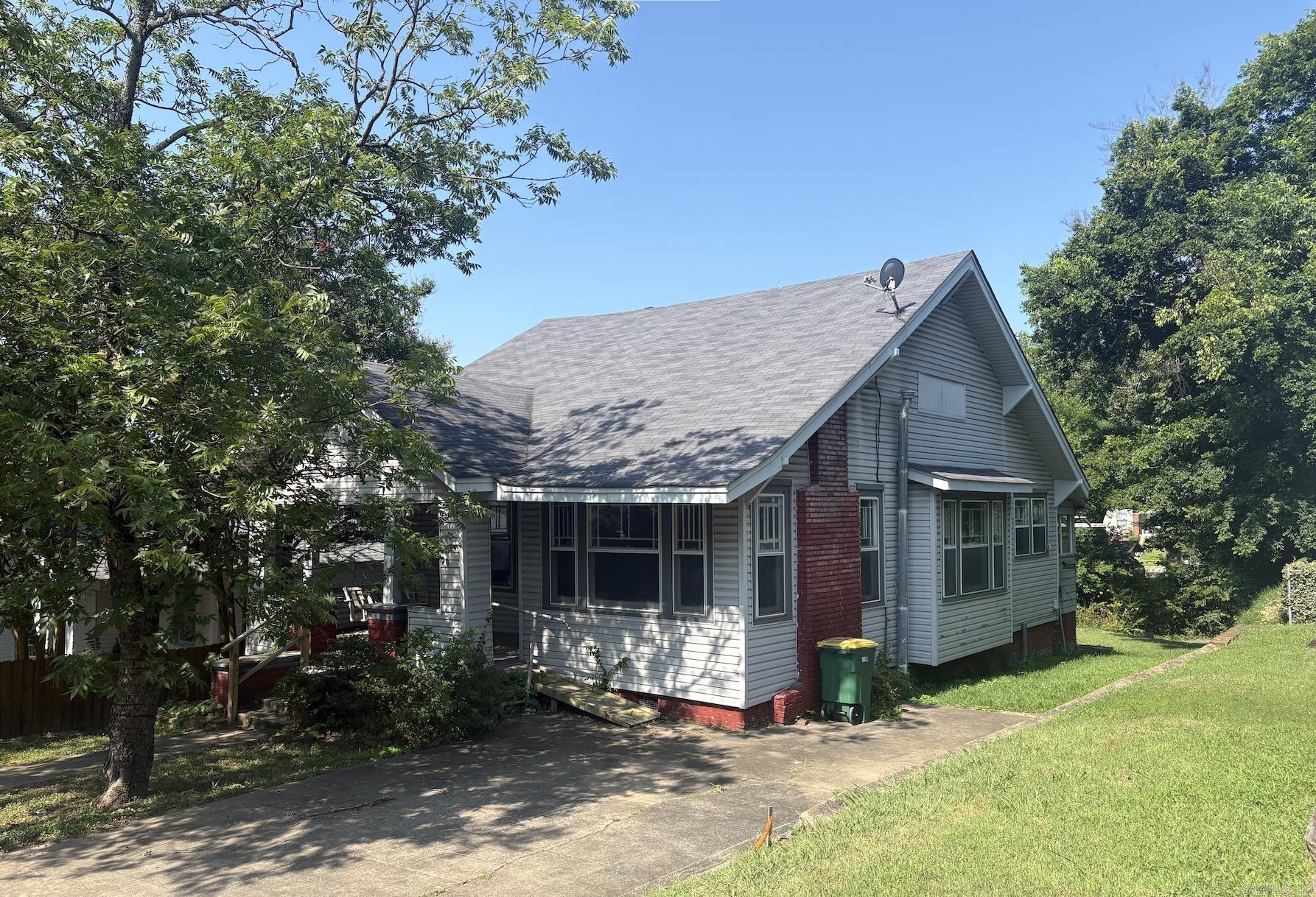 816 N Monroe Street Property Photo 3