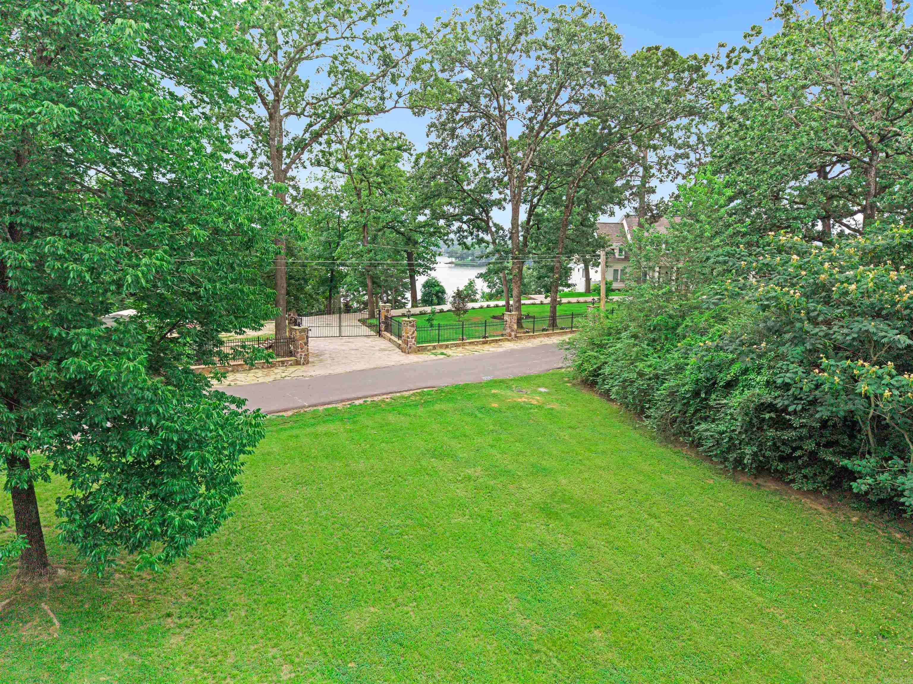 806 Lakeland Point Property Photo 4
