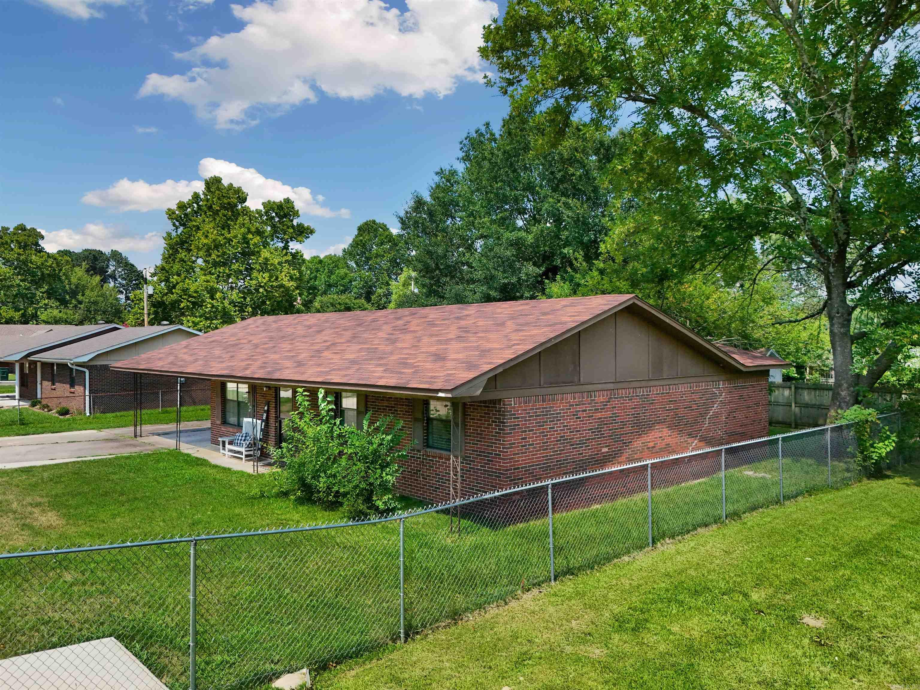 680 E German Lane Property Photo 2