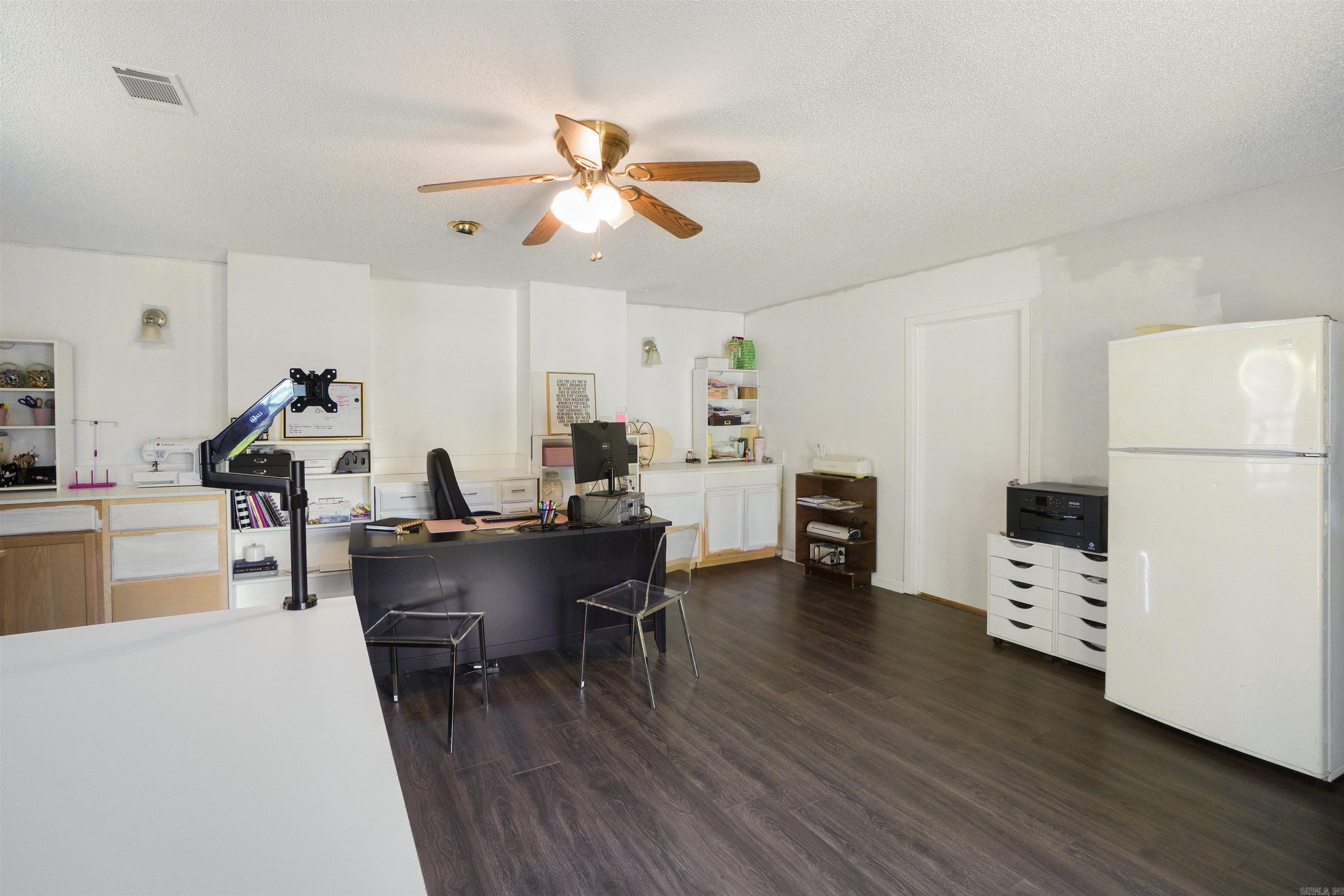 680 E German Lane Property Photo 10