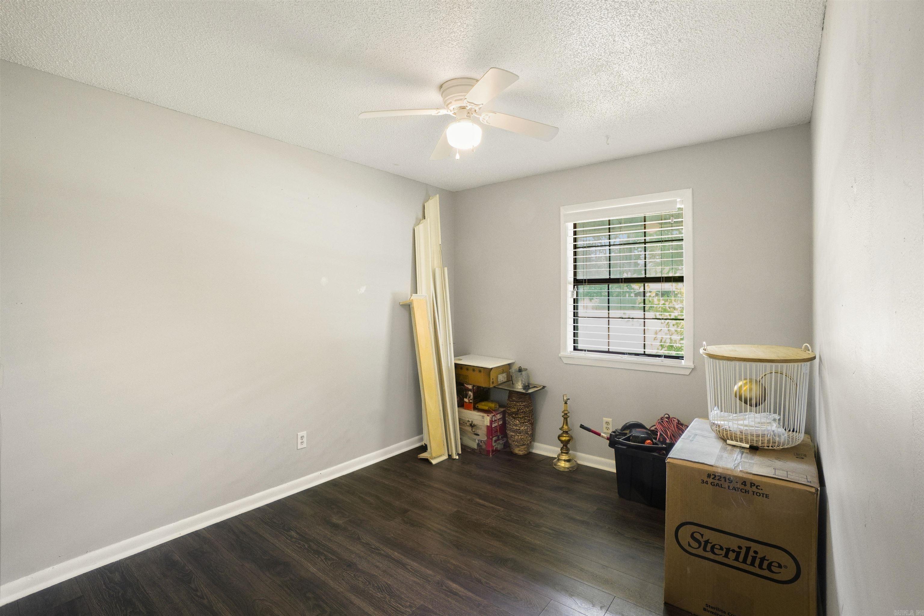 680 E German Lane Property Photo 15