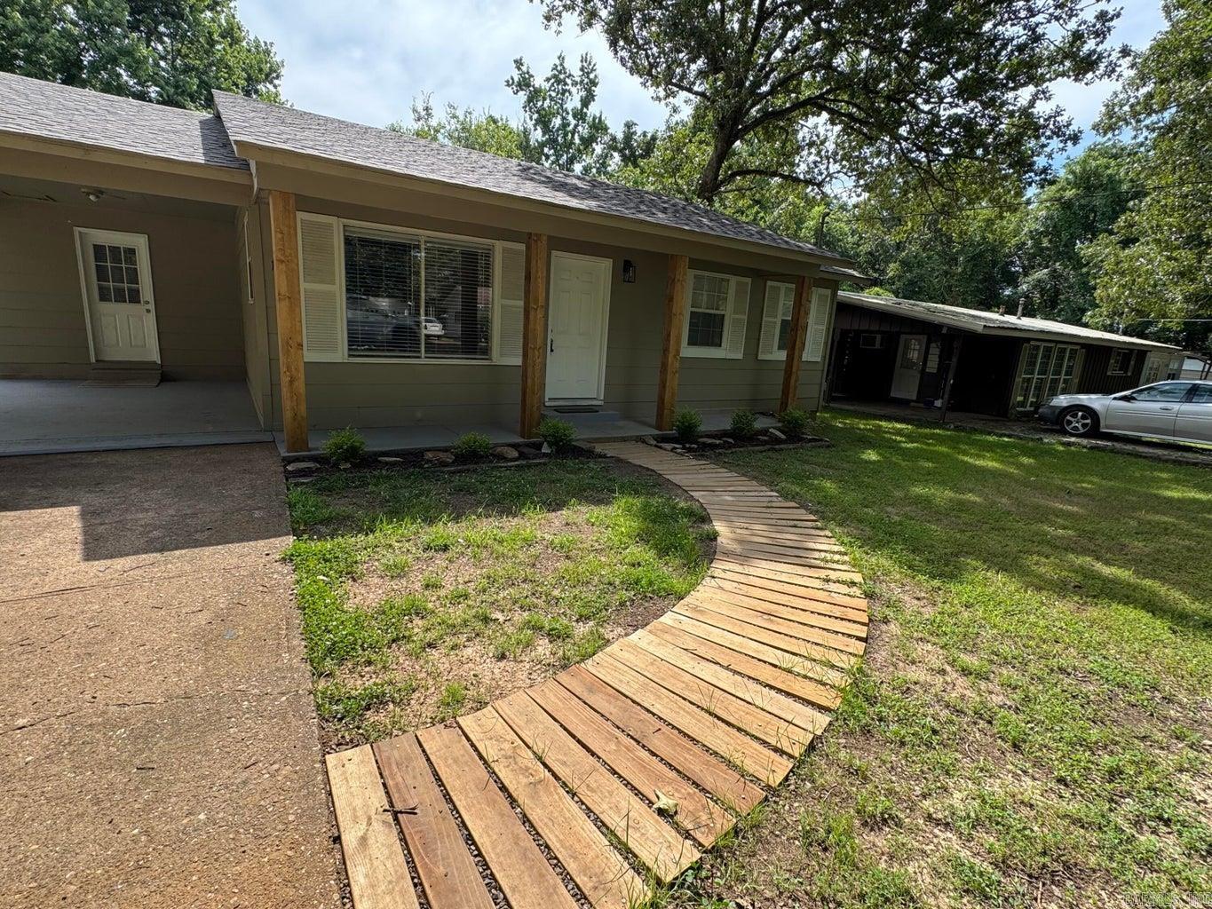 128 Hiawatha Drive Property Photo 3