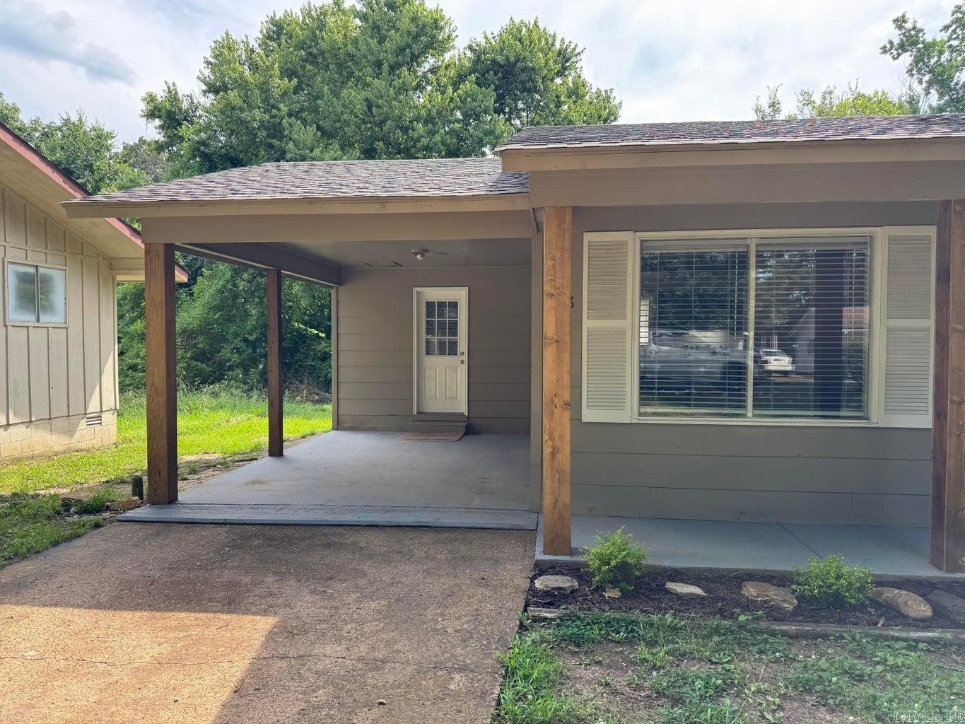 128 Hiawatha Drive Property Photo 4